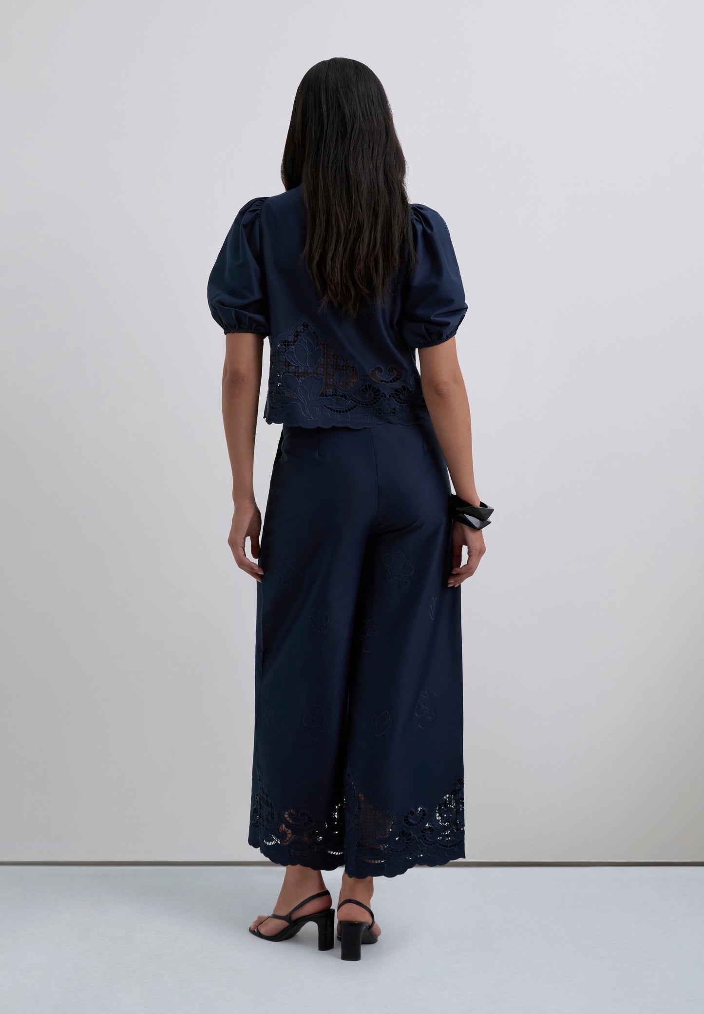 BLUSA BORDADA LAZOS