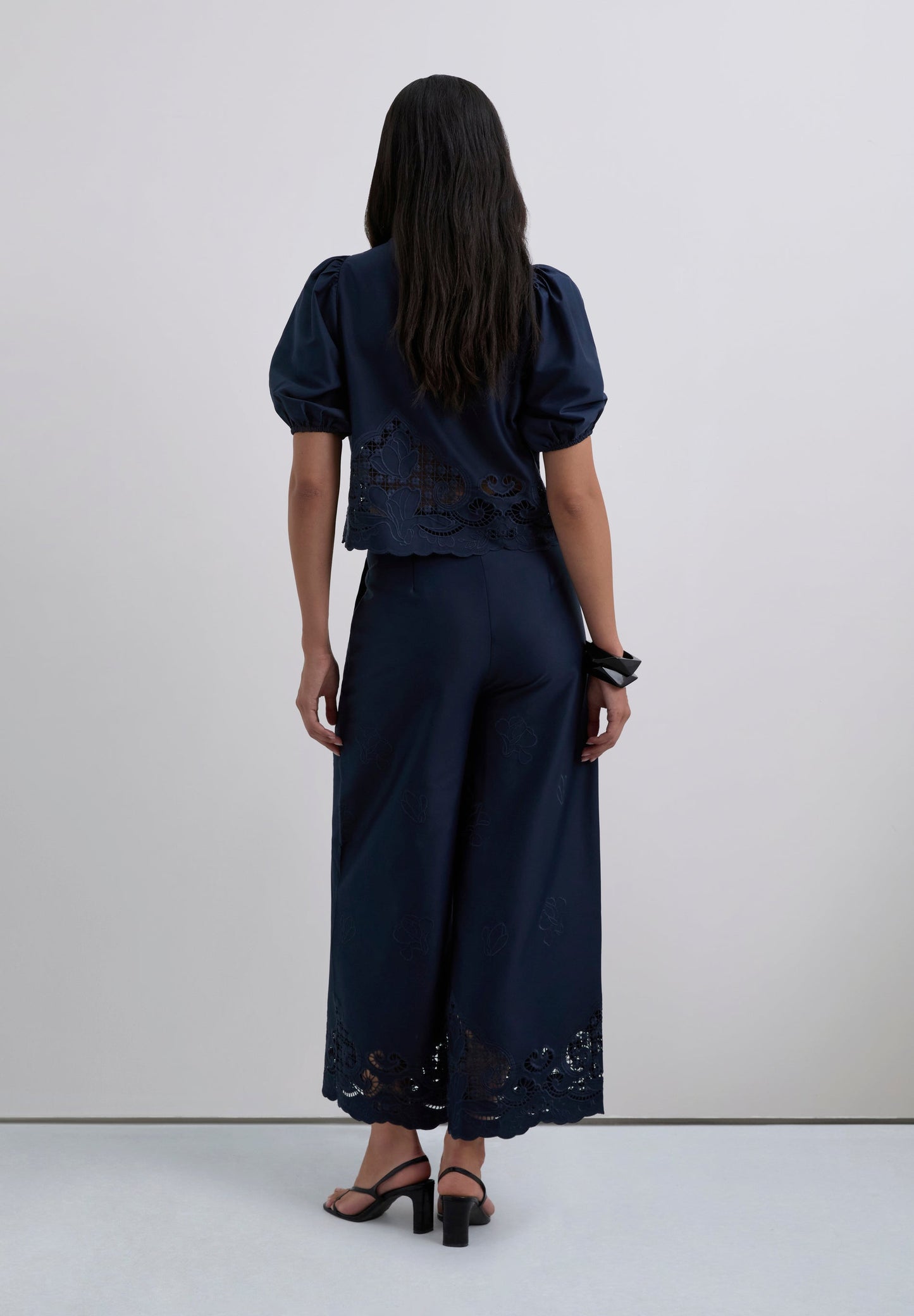 BLUSA BORDADA LAZOS
