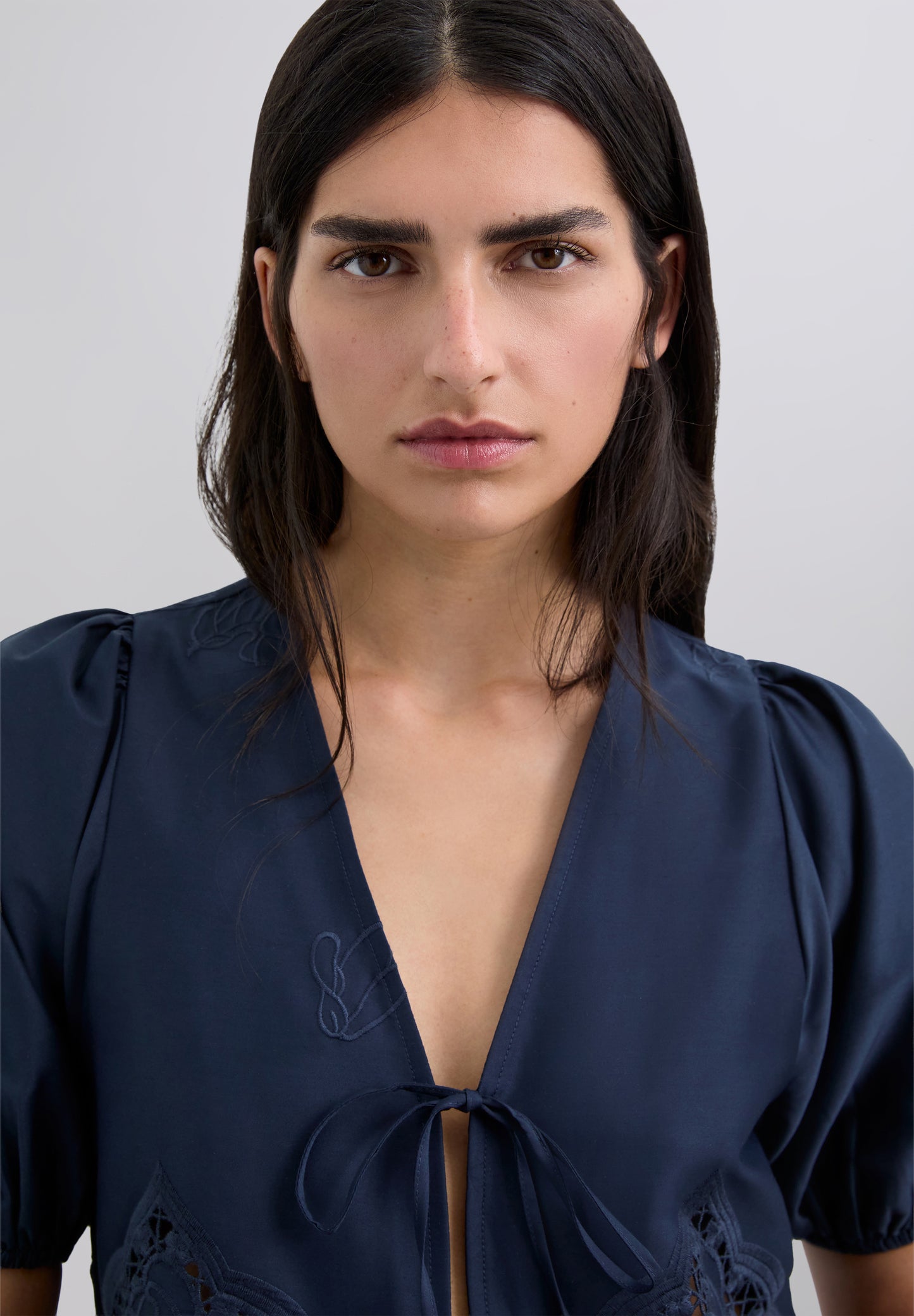 BLUSA BORDADA LAZOS