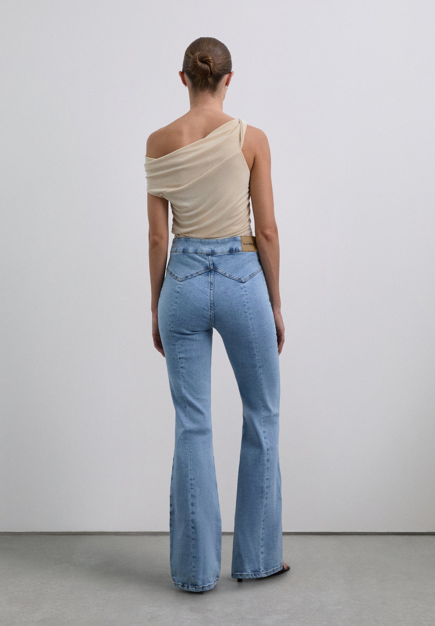 JEANS BOOTCUT BOTONES