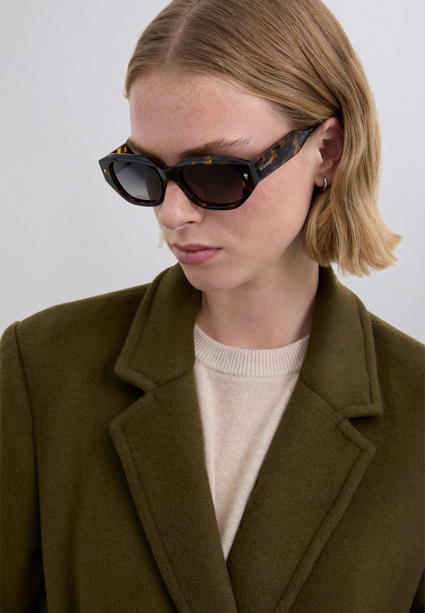 ABRIGO CON CINTURÓN A CONTRASTE