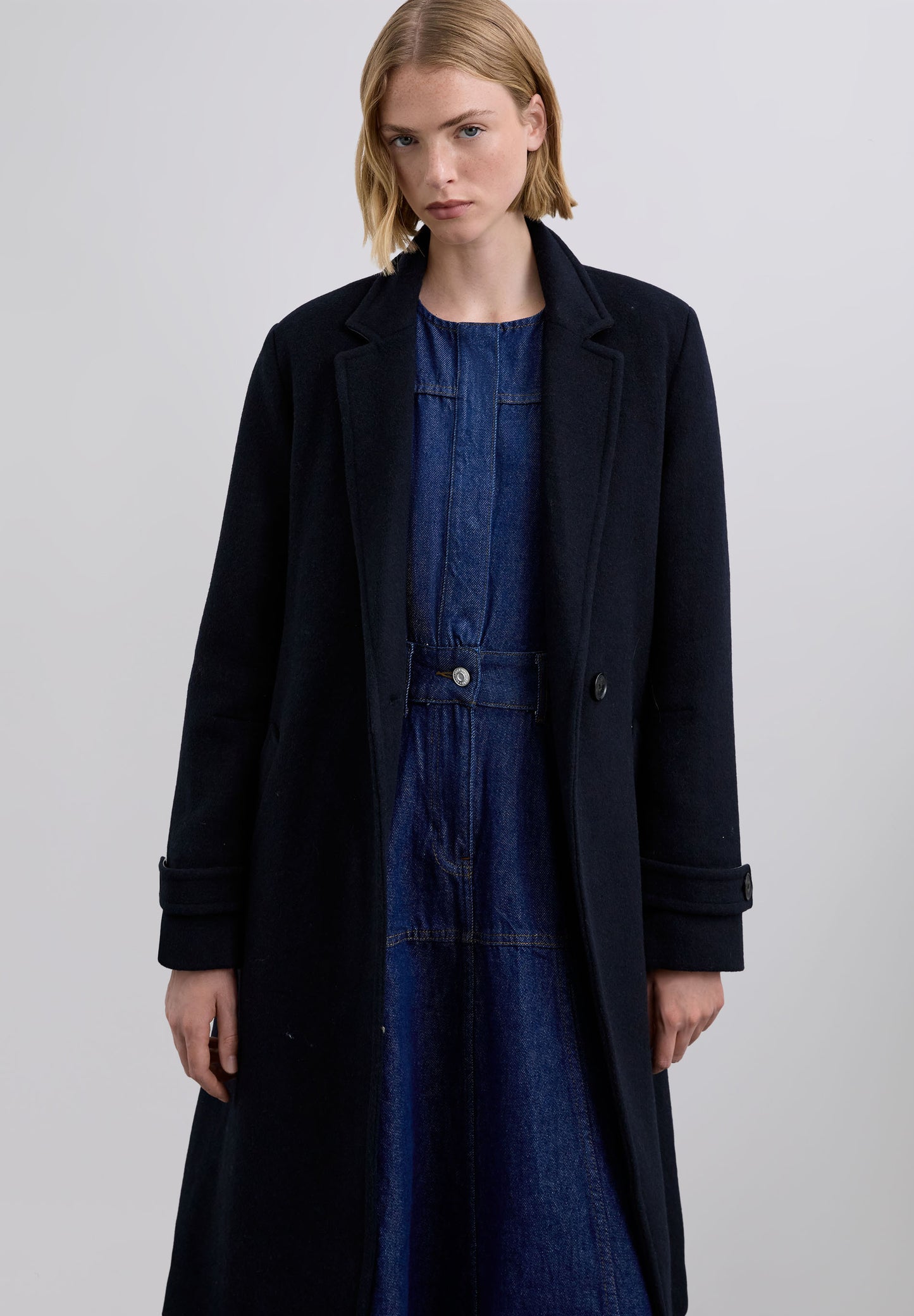 ABRIGO CON CINTURÓN A CONTRASTE