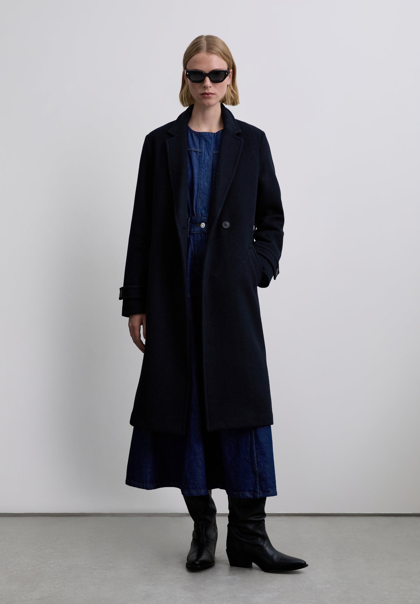 ABRIGO CON CINTURÓN A CONTRASTE