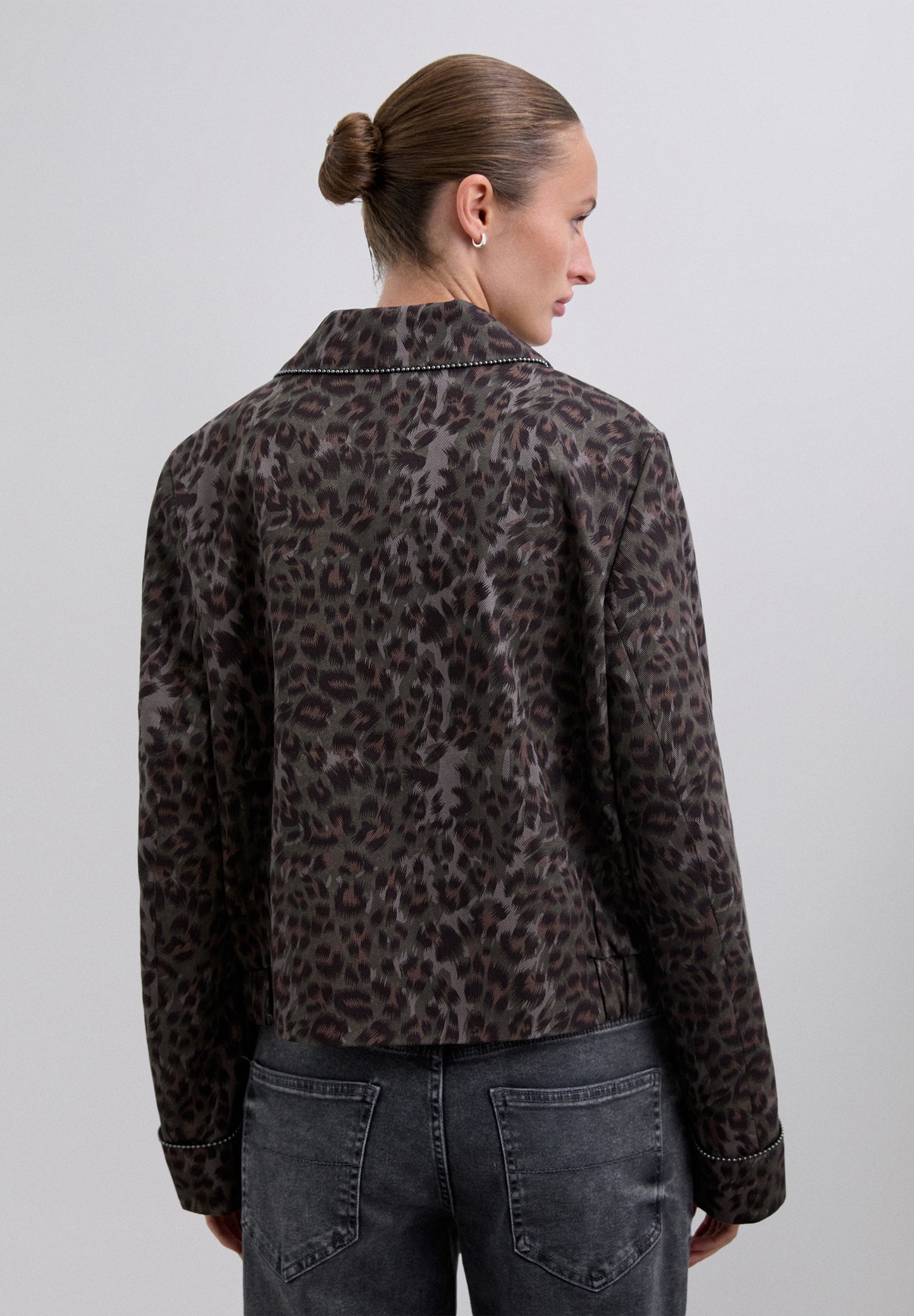 CHAQUETA ANIMAL PRINT STUDS