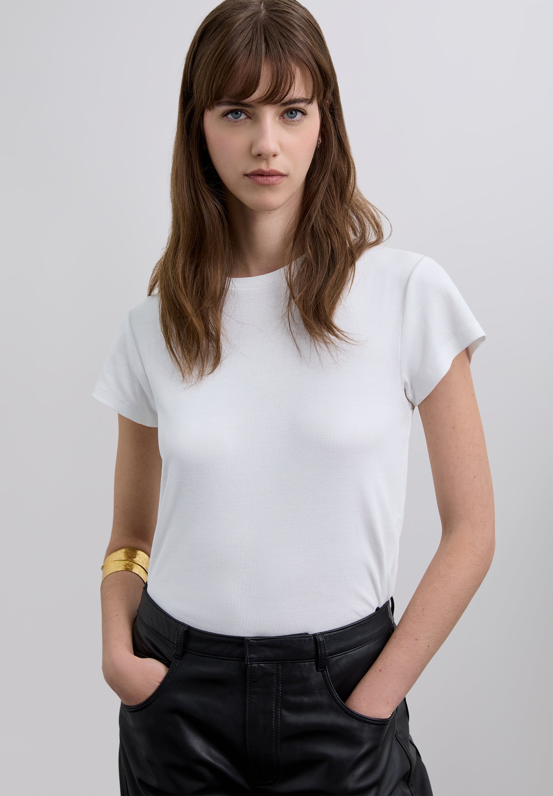 CAMISETA ABERTURA DETALLE PEDRERÍA - Scalpers