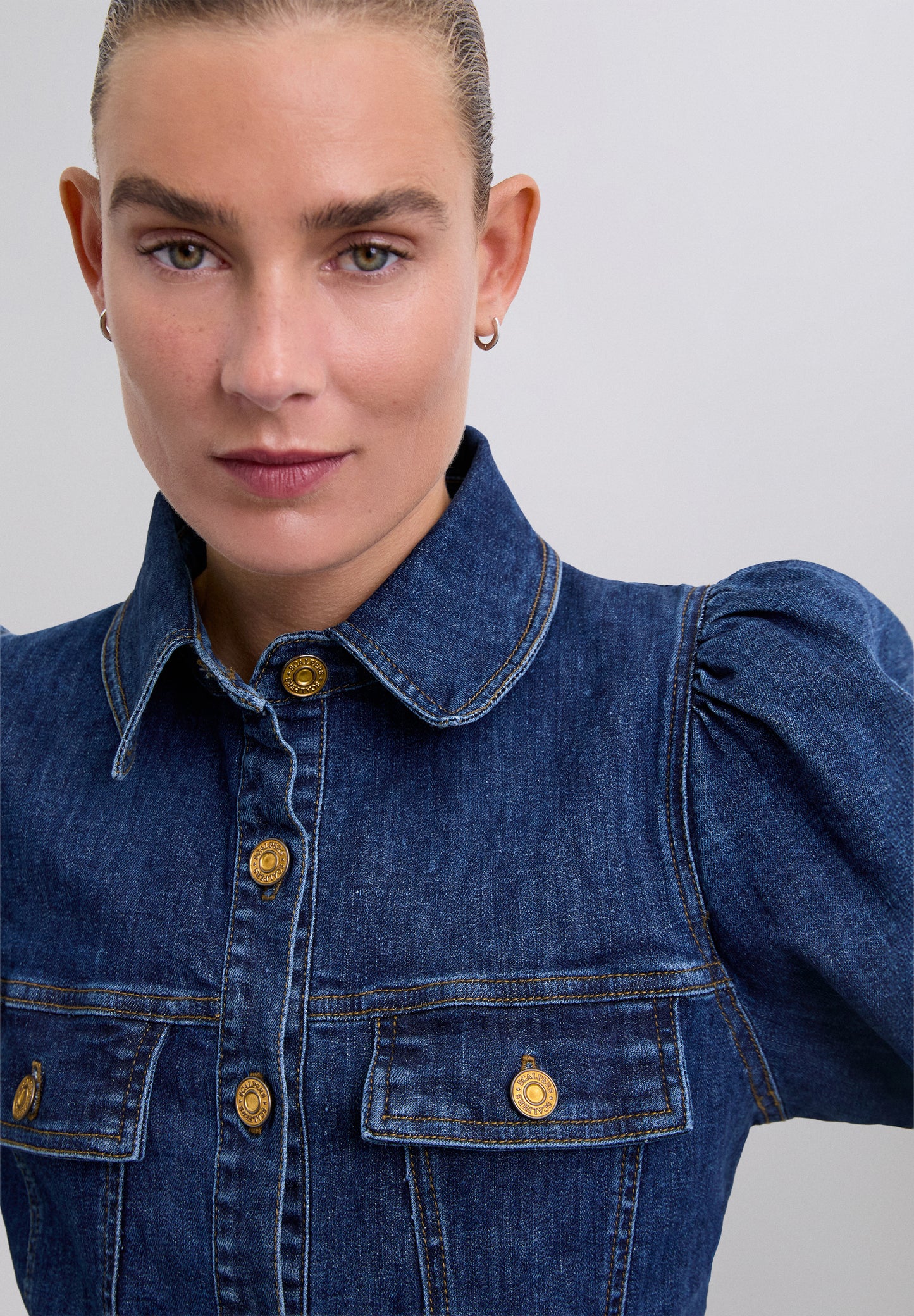 CAMISA DENIM MANGA ABULLONADA