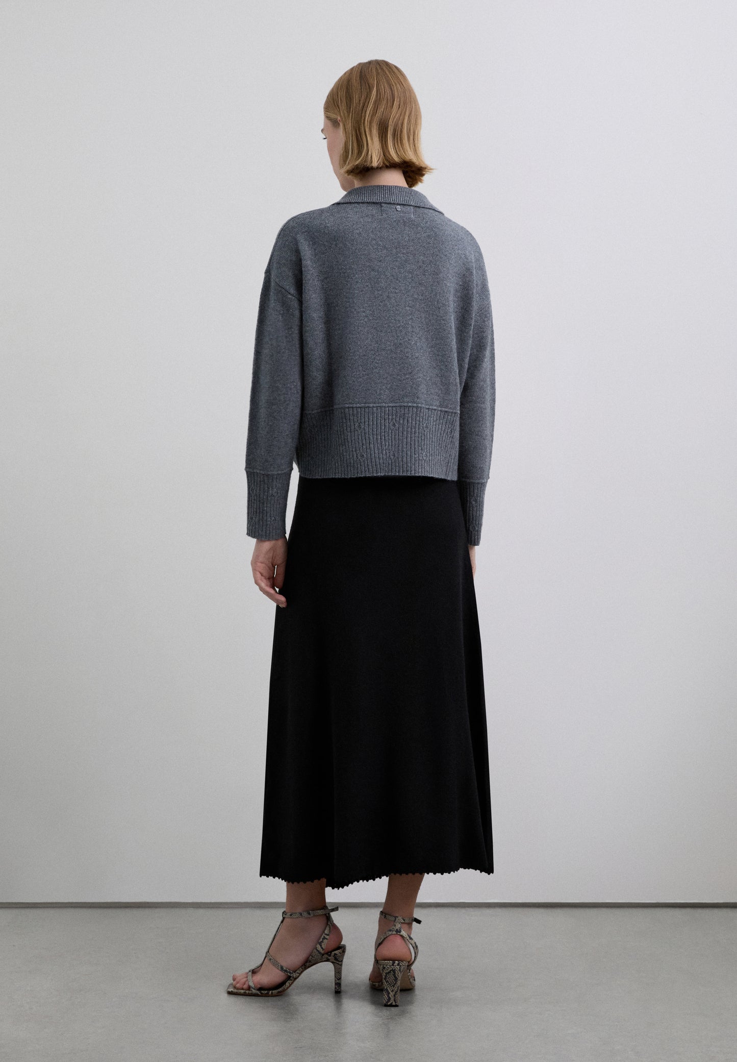 FALDA ASIMÉTRICA ACABADO ESPECIAL