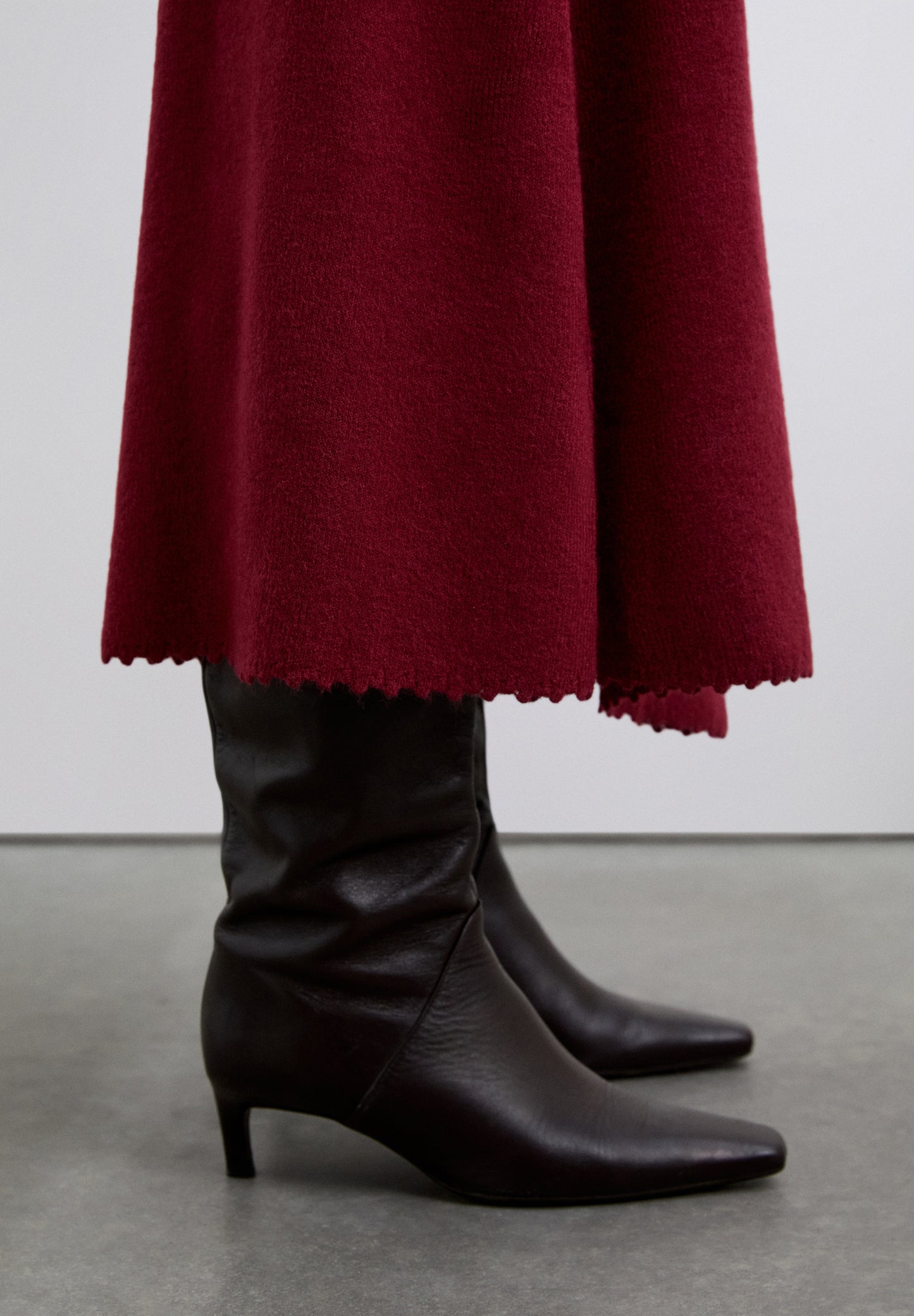 FALDA ASIMÉTRICA ACABADO ESPECIAL