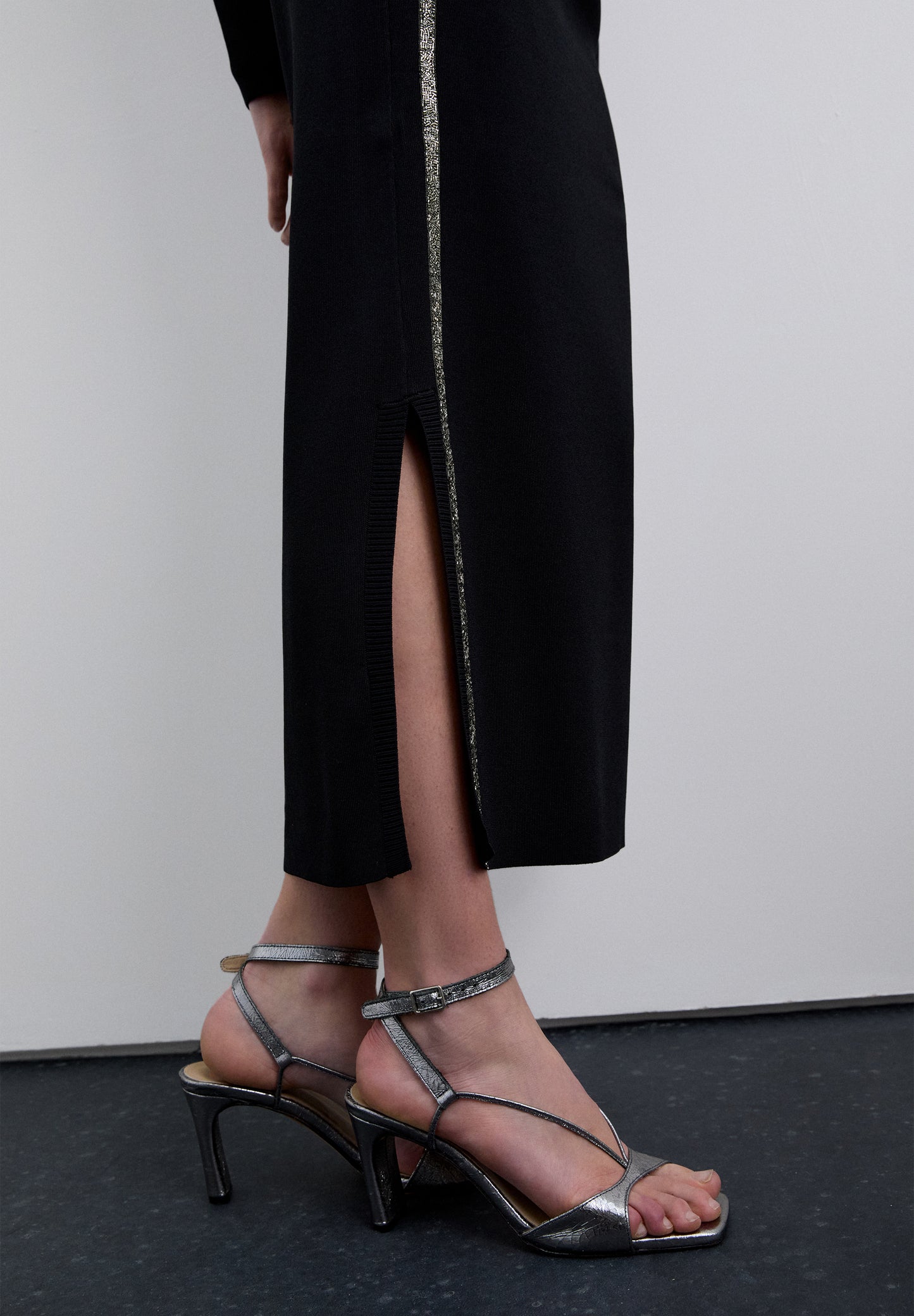 FALDA PUNTO STUDS ABERTURA