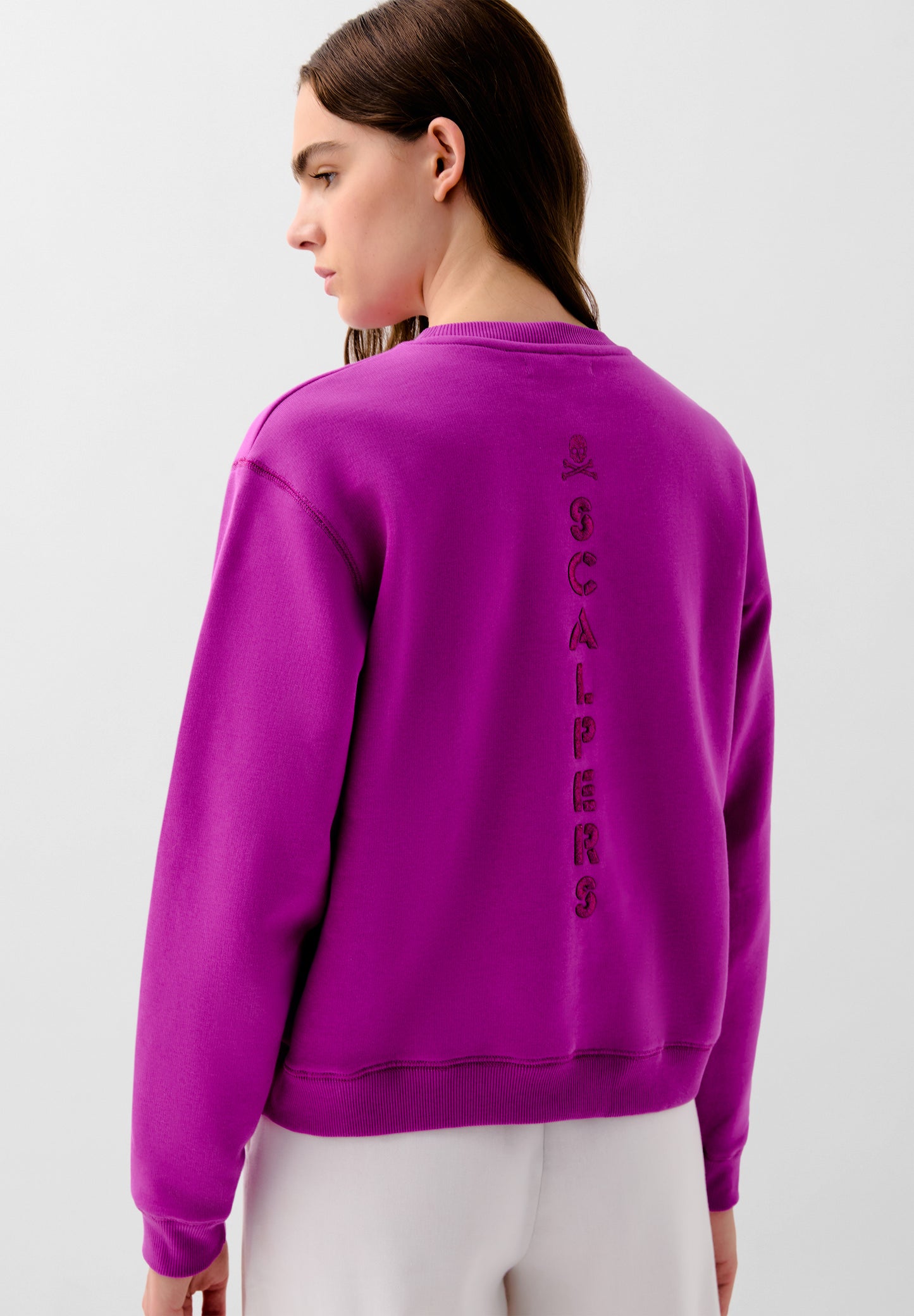 SUDADERA BORDADO LOGO TRASERO