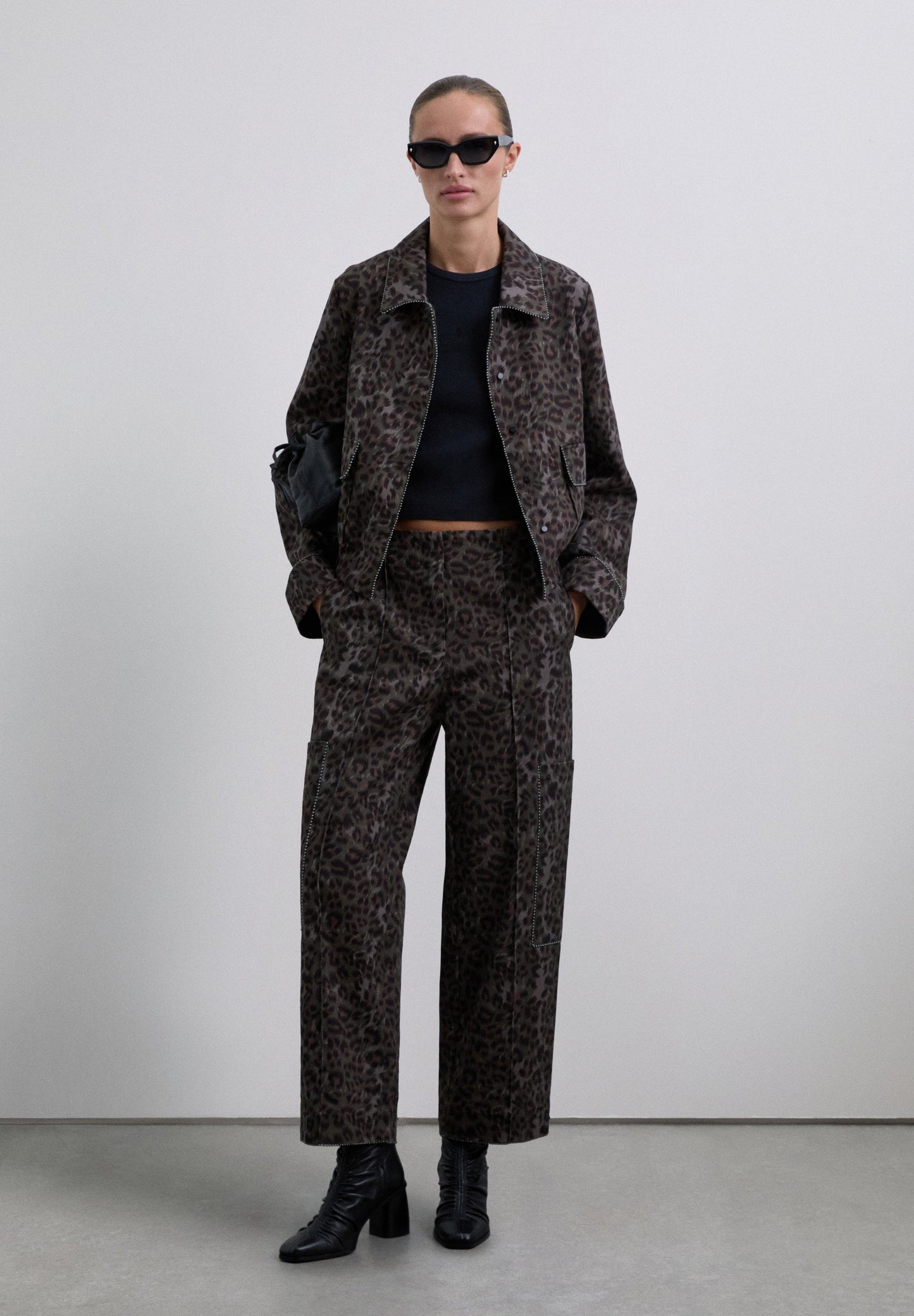 PANTALÓN RECTO ANIMAL PRINT