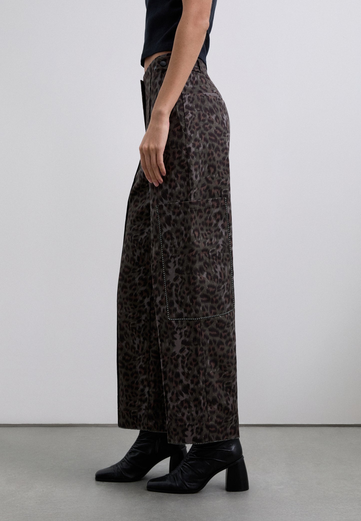 PANTALÓN RECTO ANIMAL PRINT