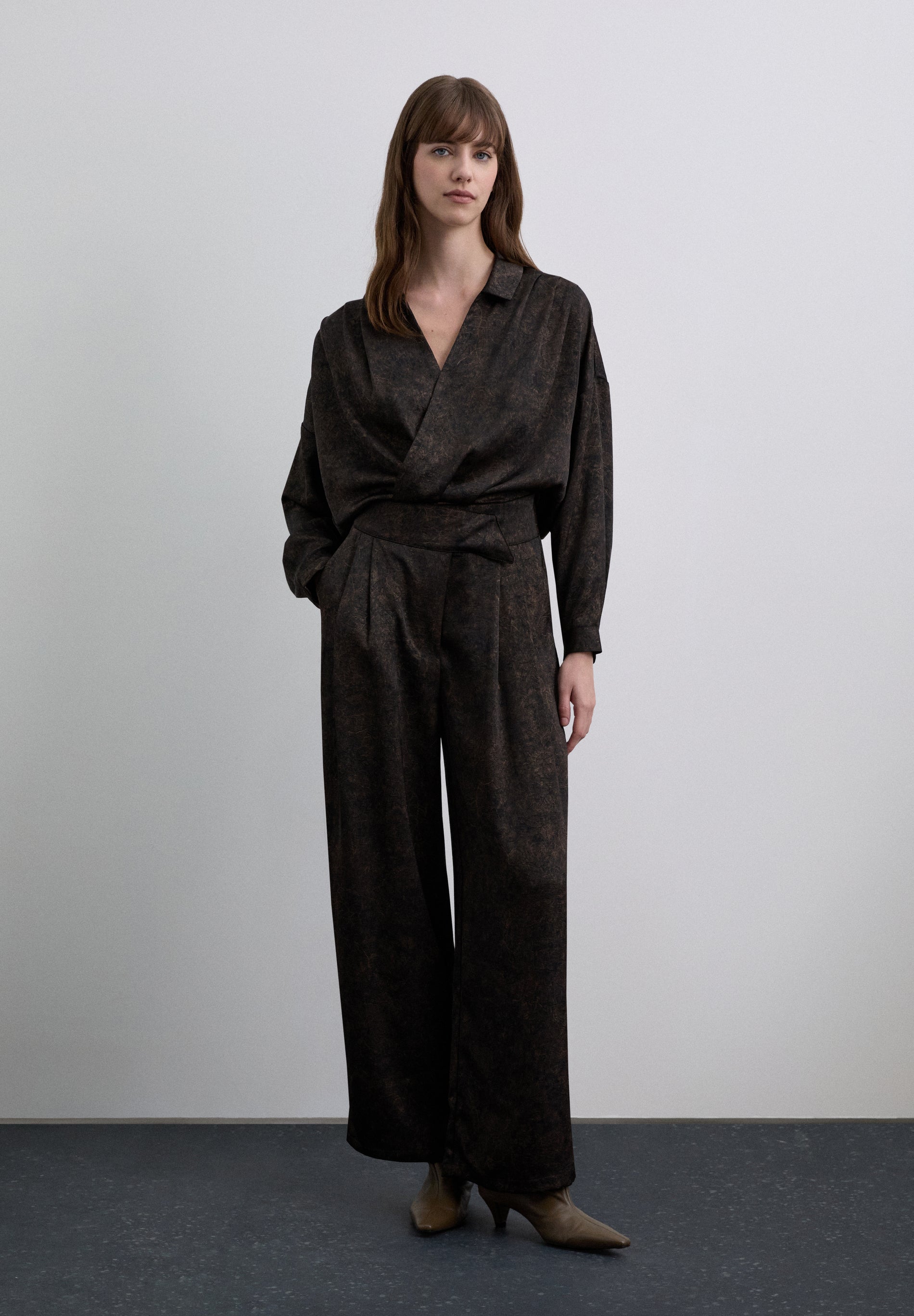 PANTALÓN ESTAMPADO SATINADO