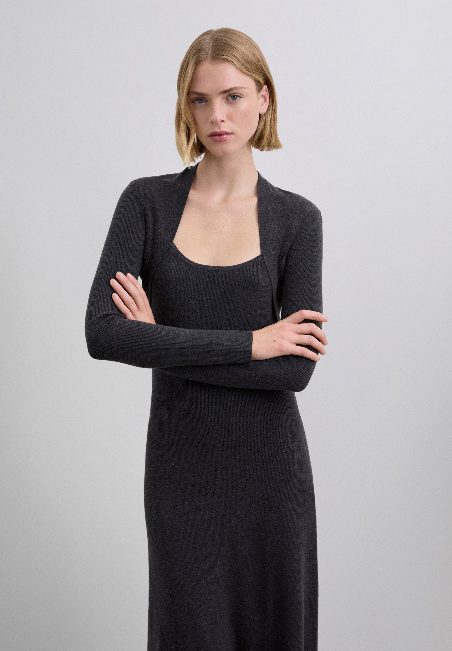 VESTIDO MIDI ESTRUCTURADO