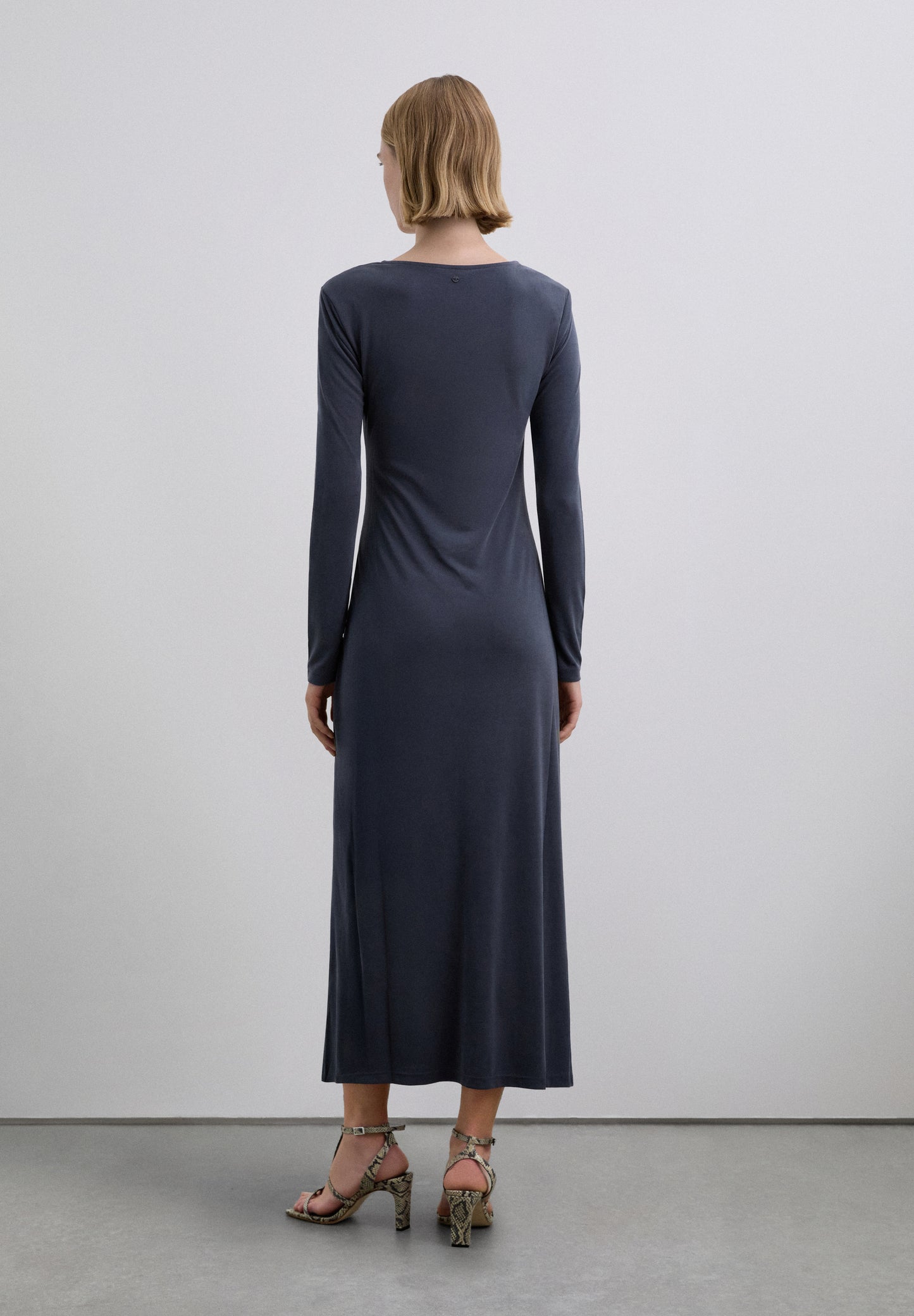 VESTIDO LARGO FRUNCIDO ABERTURA