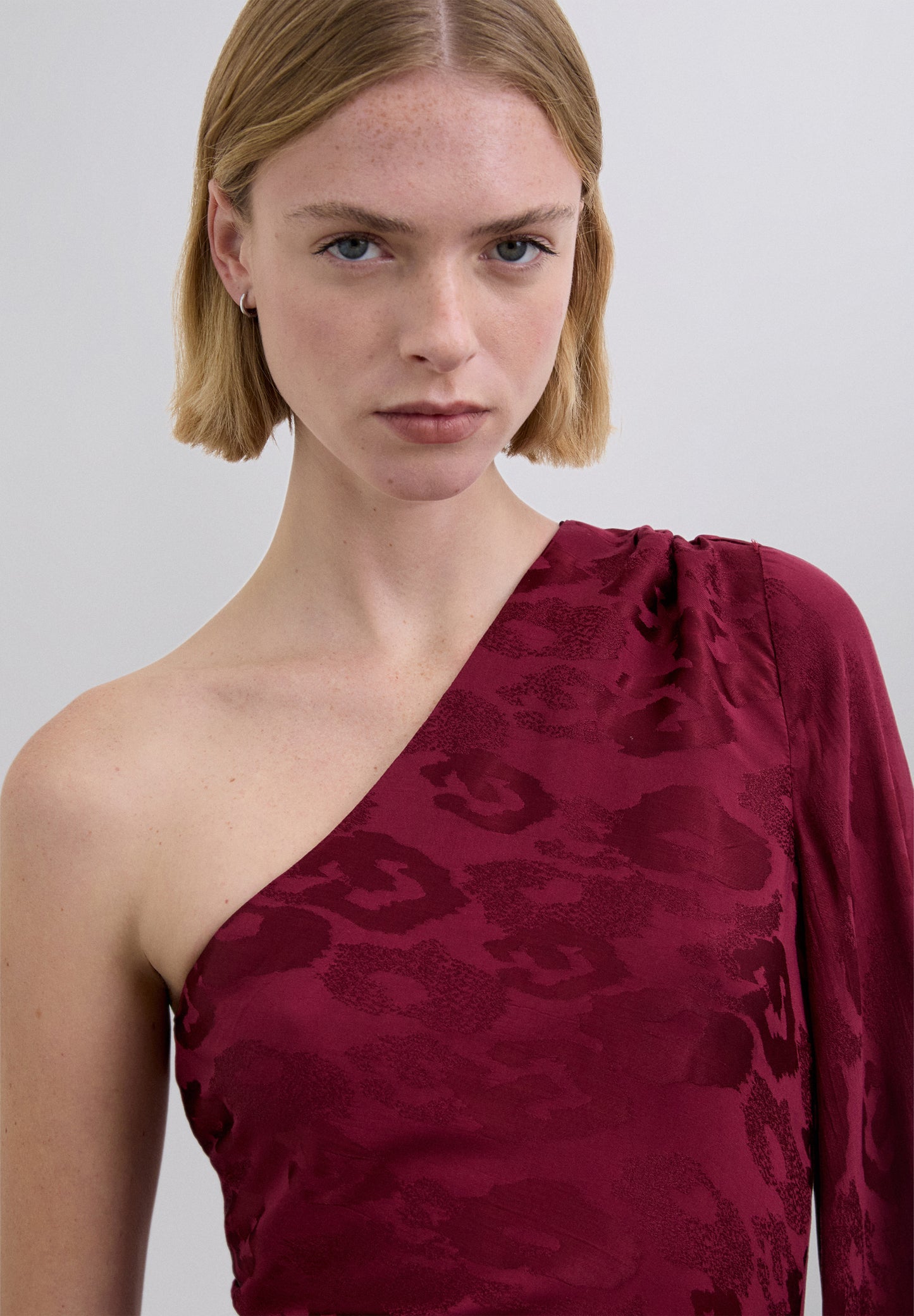 VESTIDO ESTAMPADO JACQUARD ASIMÉTRICO