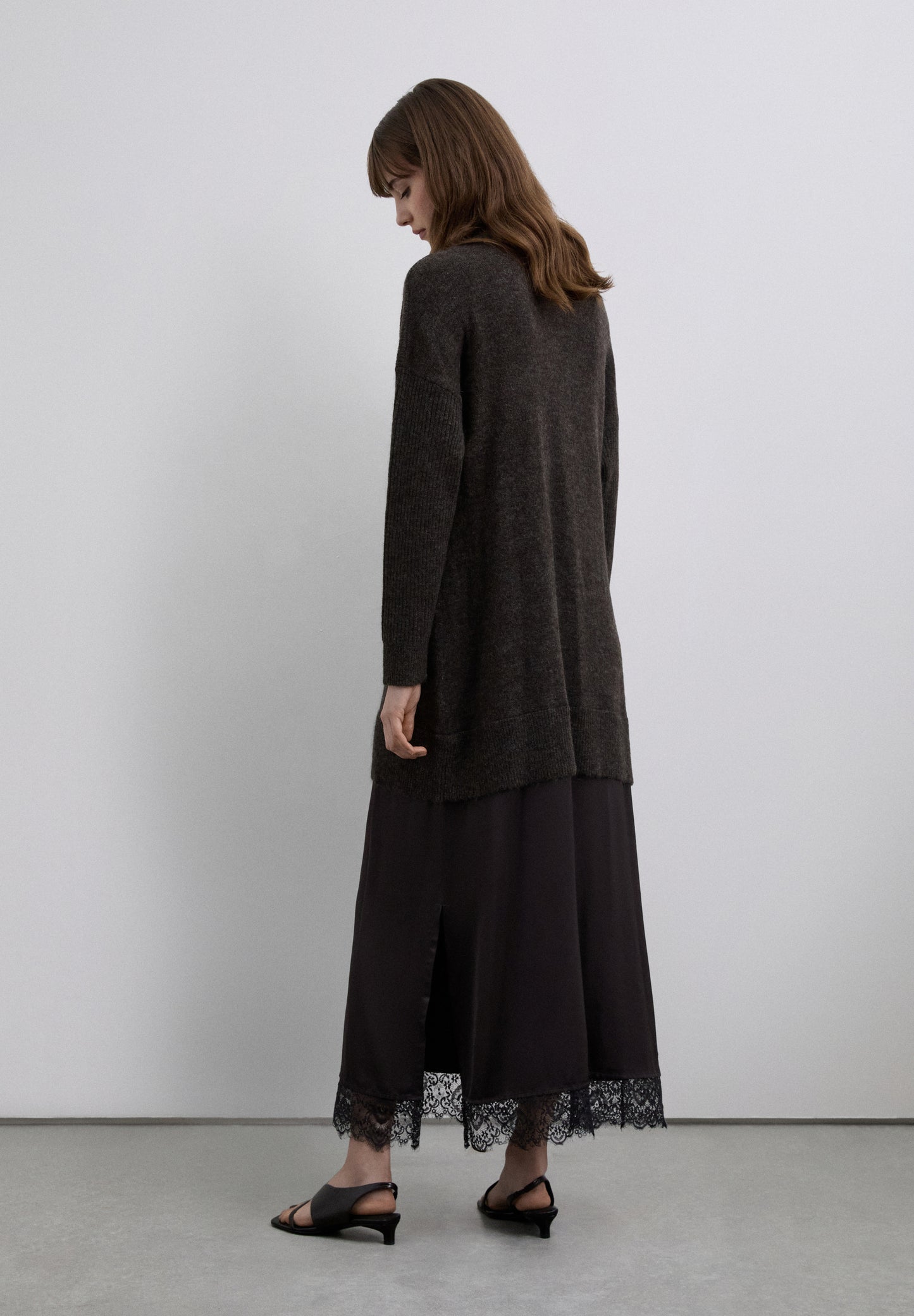 VESTIDO MIDI PUNTO Y DETALLE LENCERO