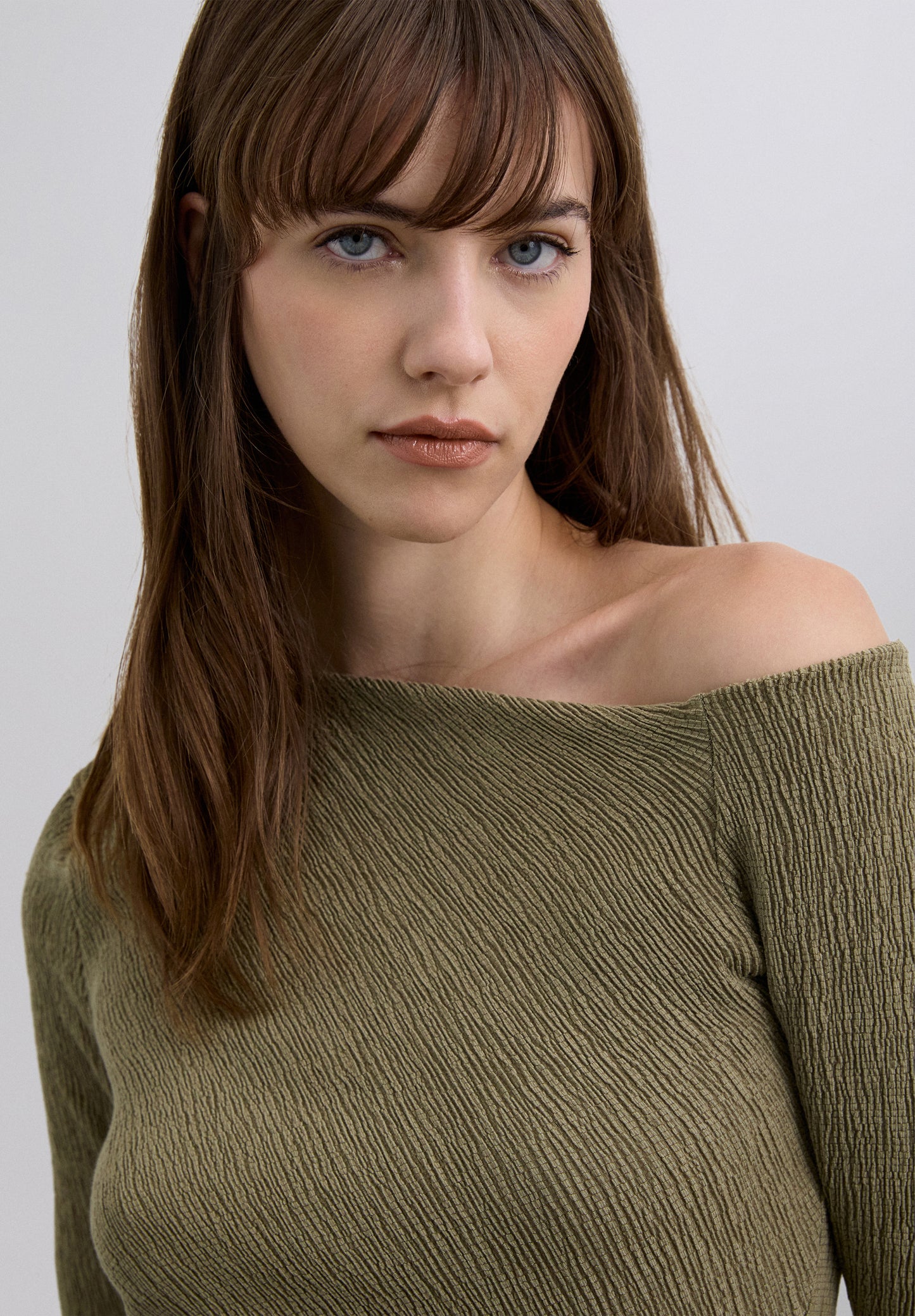 VESTIDO FRUNCES ESCOTE ASIMÉTRICO