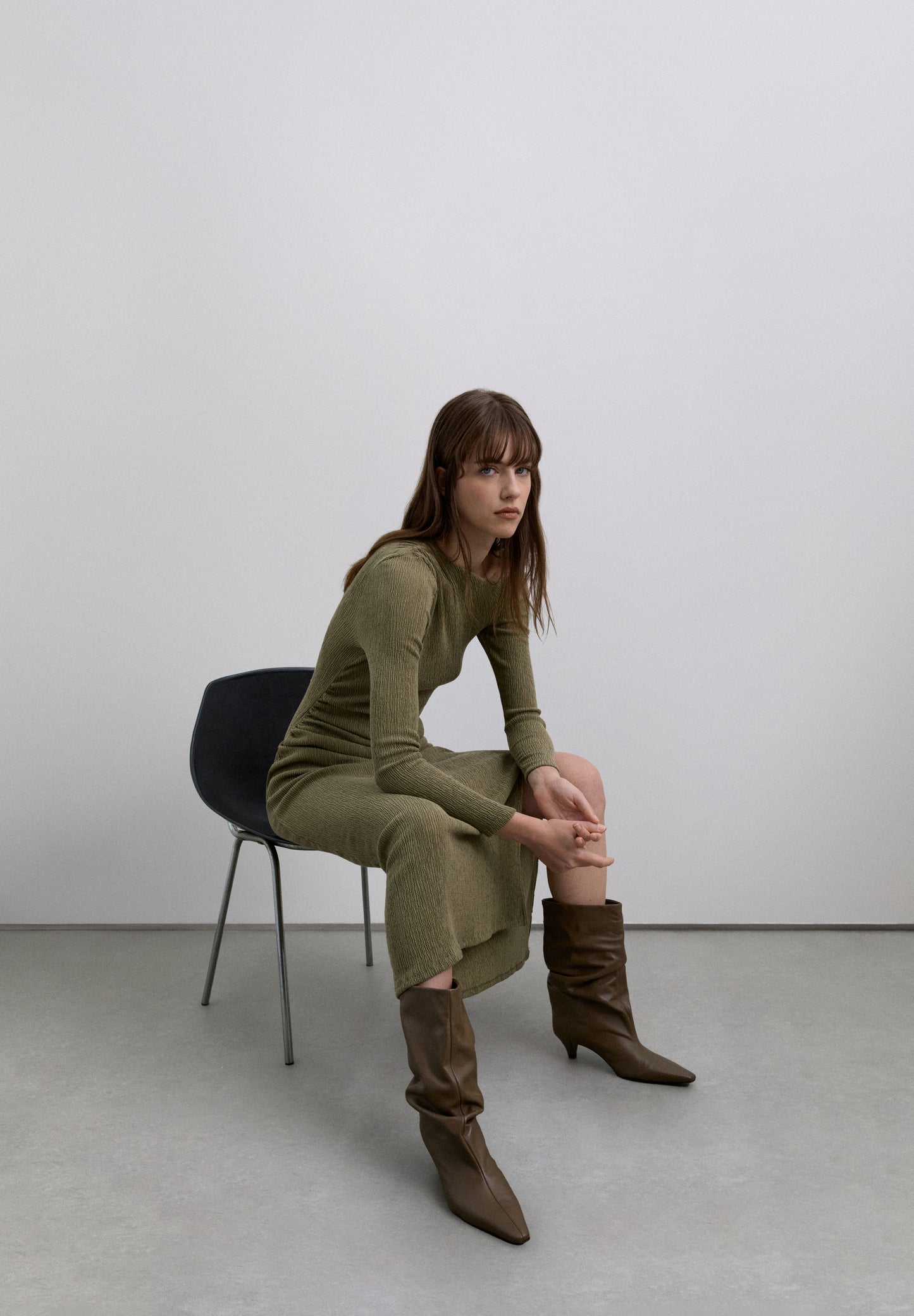 VESTIDO FRUNCES ESCOTE ASIMÉTRICO