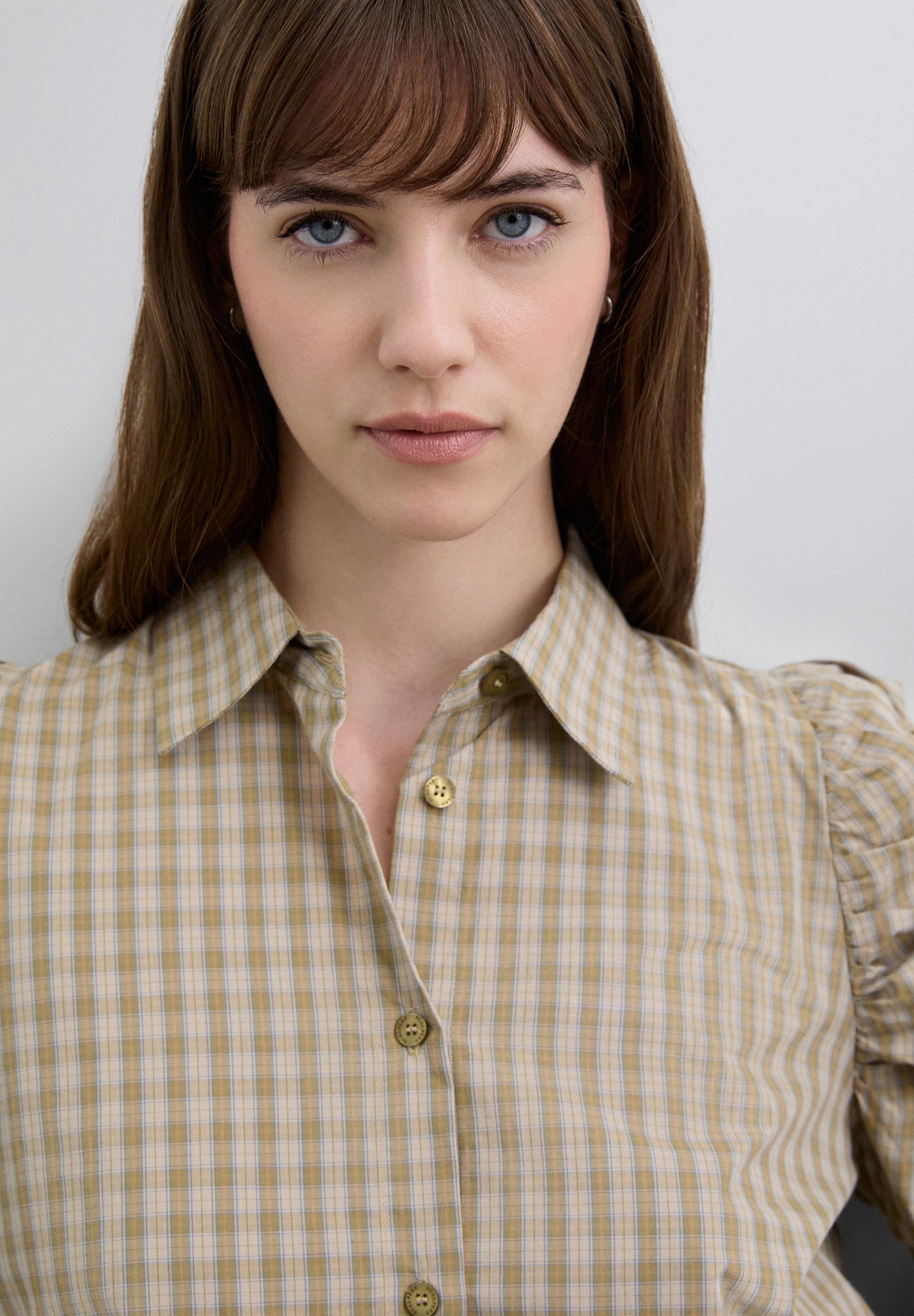 CAMISA ABULLONADA ASIMÉTRICA