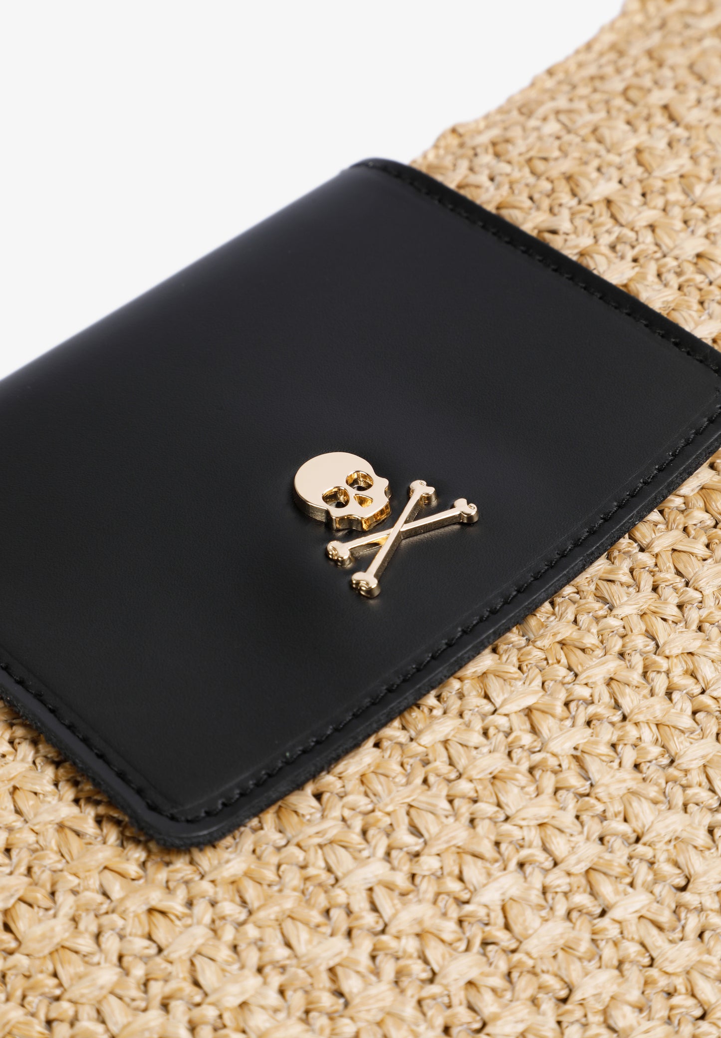 CARTERA RAFIA CON DETALLES EN PIEL