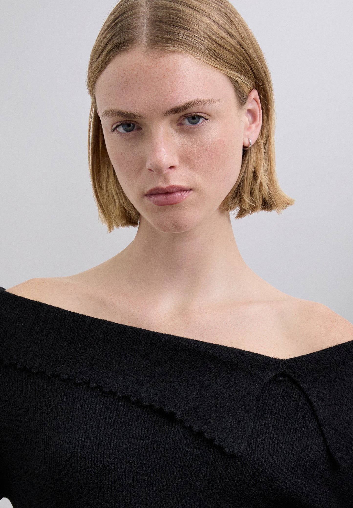 JERSEY CON HOMBROS DESCUBIERTOS