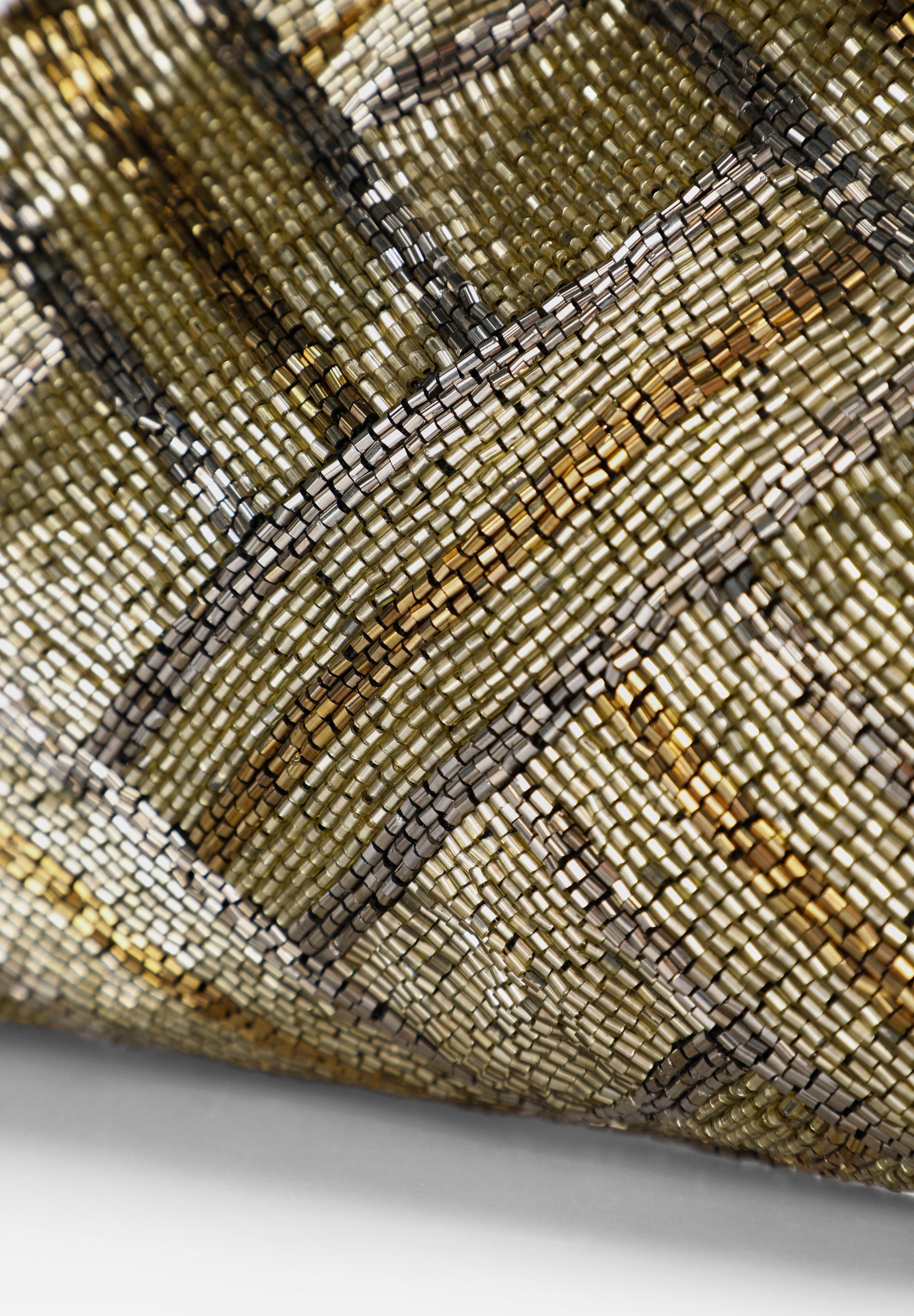 BOLSO CLUTCH DETALLE CUENTAS - Scalpers