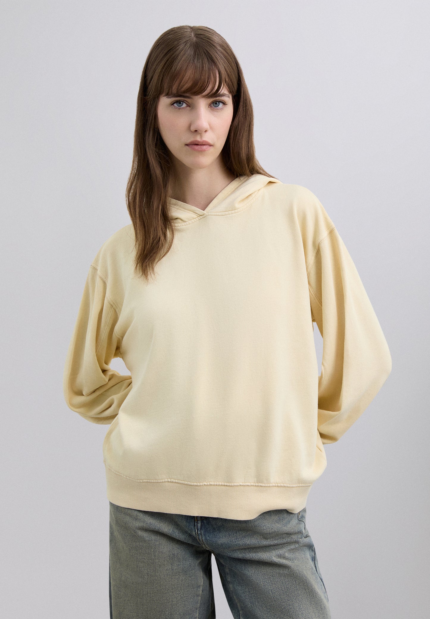 SUDADERA LAVADA CALAVERA TACHUELAS