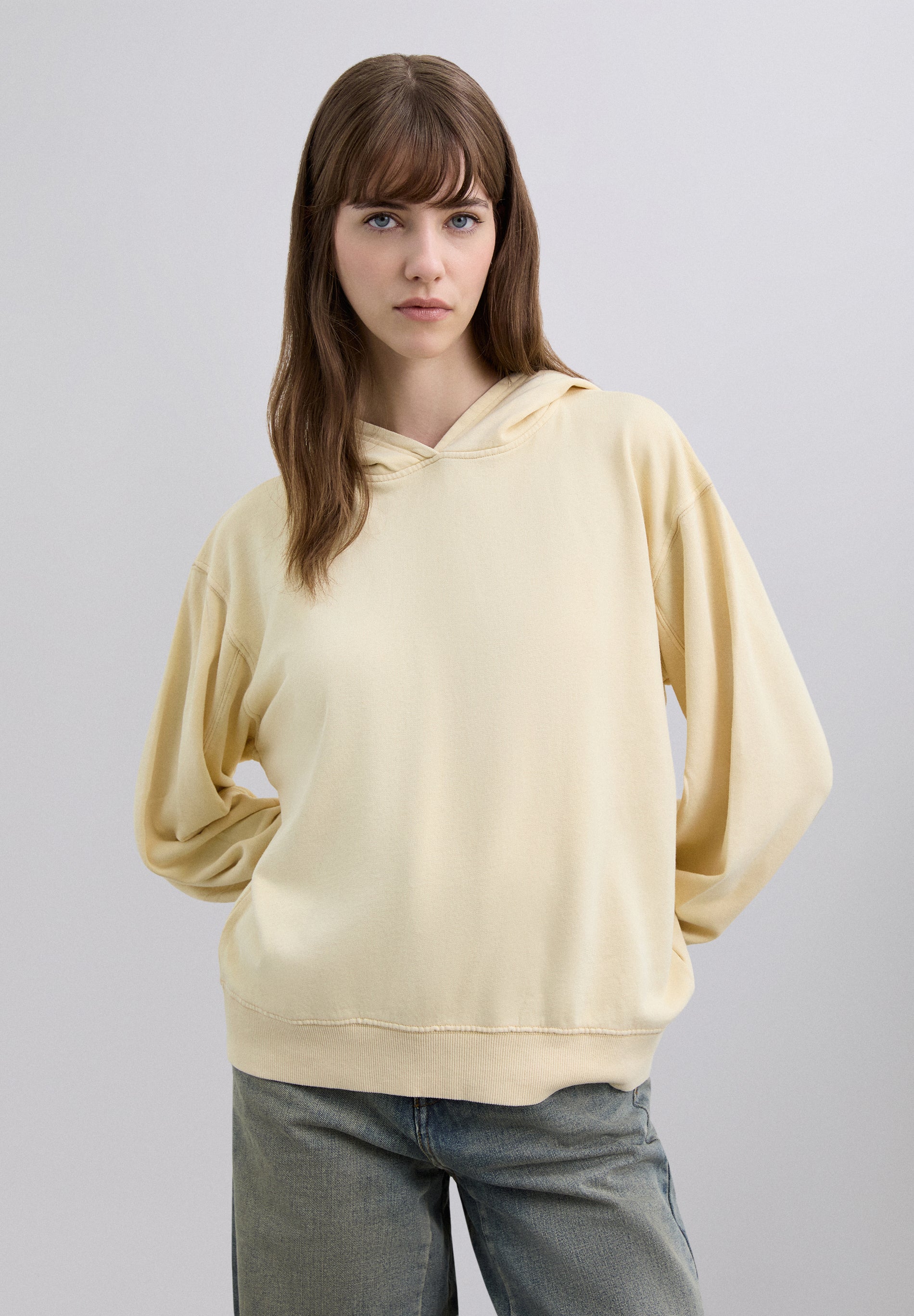 SUDADERA LAVADA CALAVERA TACHUELAS