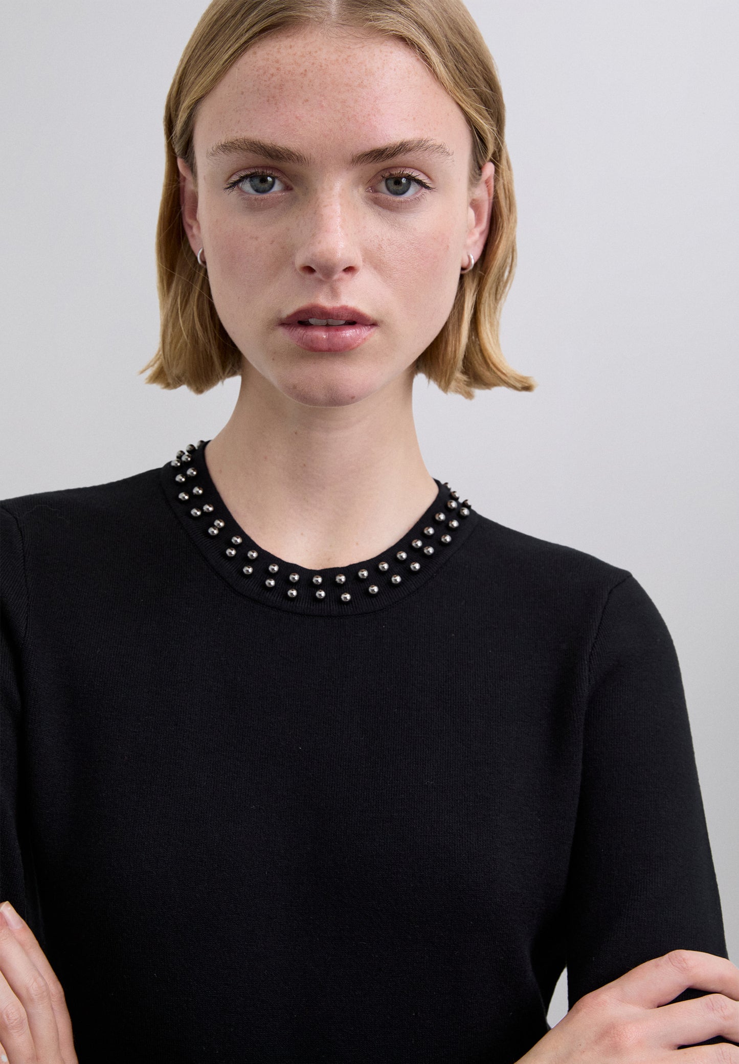 VESTIDO PUNTO STUDS ABERTURA