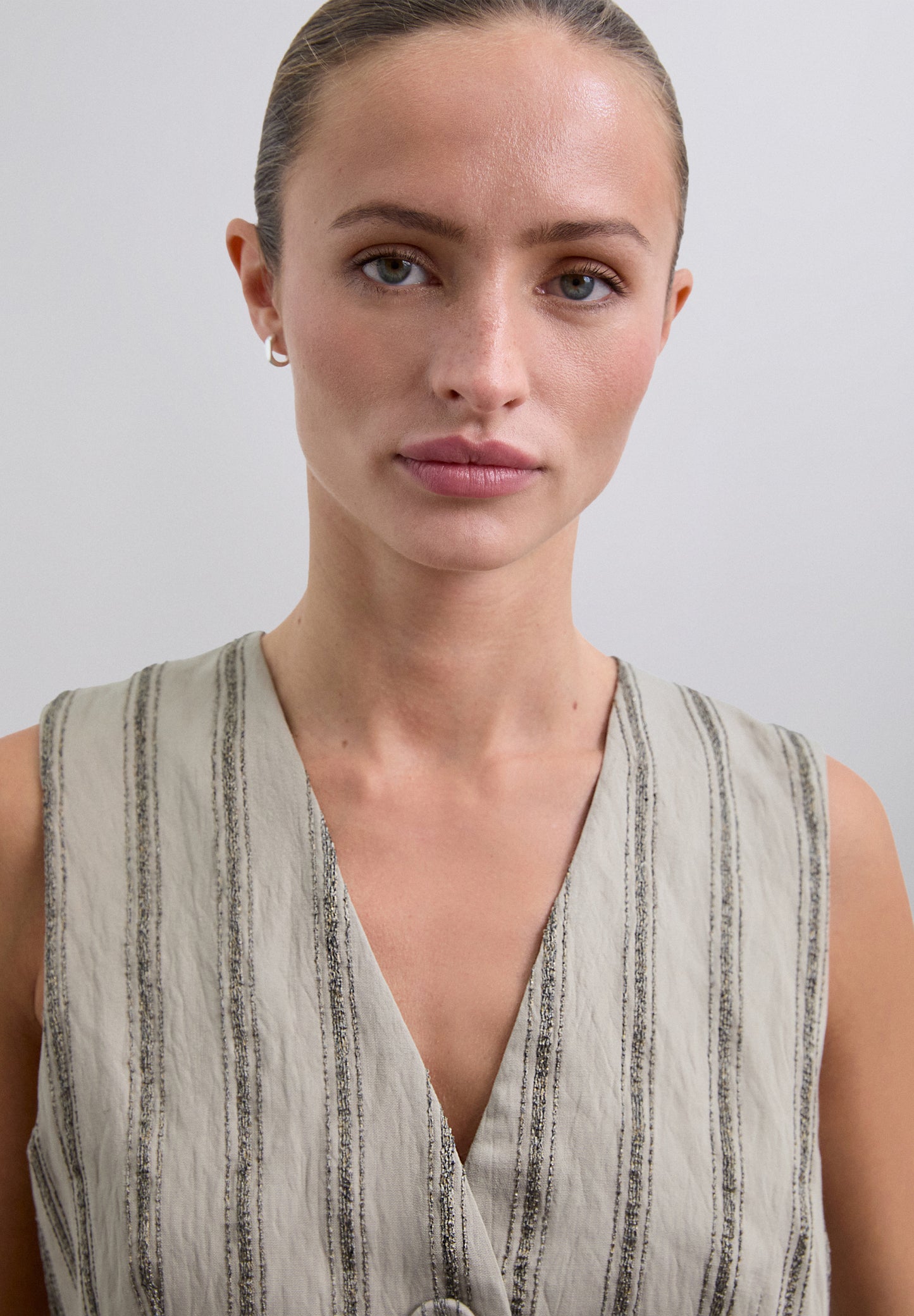 CHALECO RAYAS DETALLES METALIZADOS