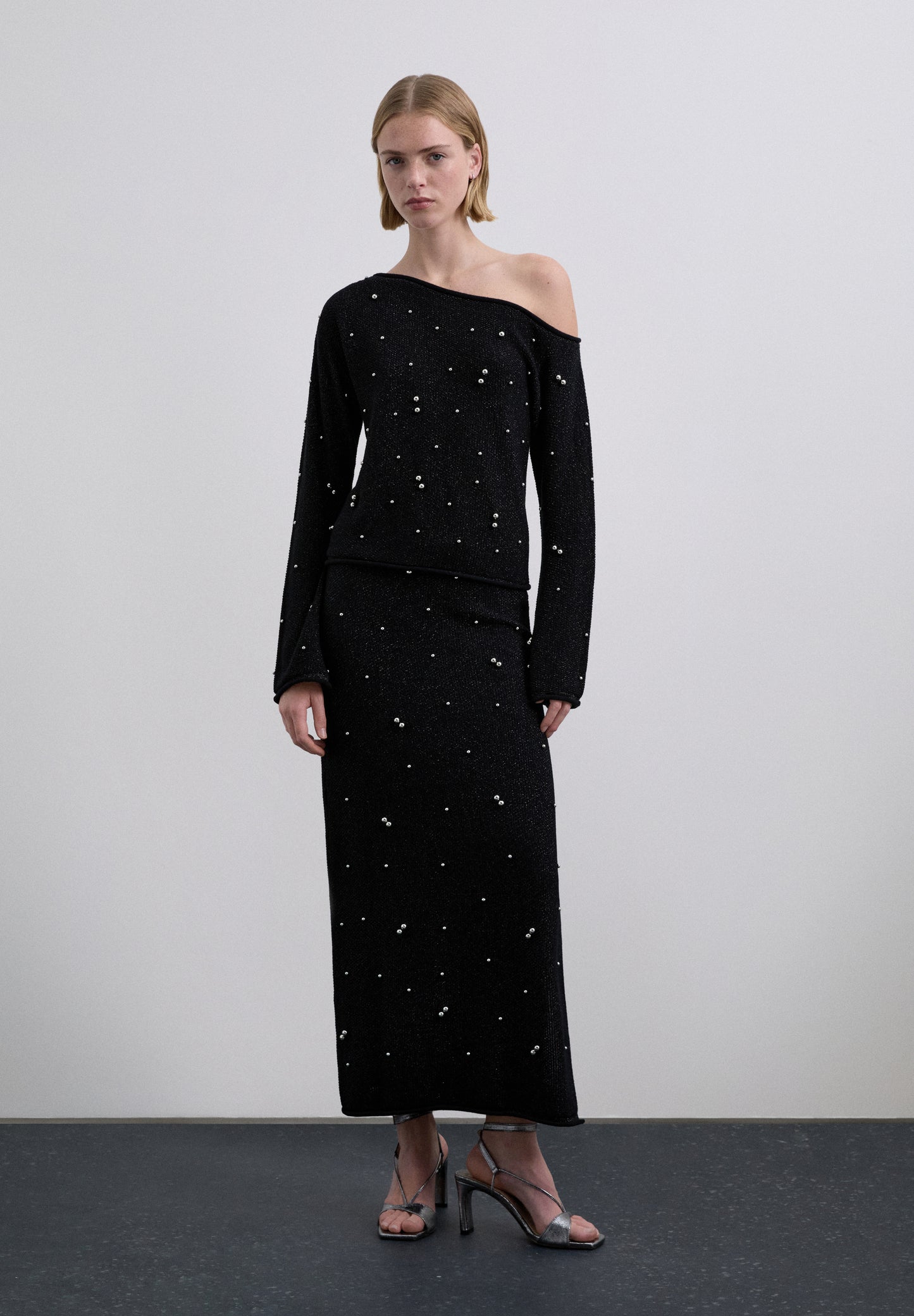 FALDA PUNTO DETALLES PERLAS