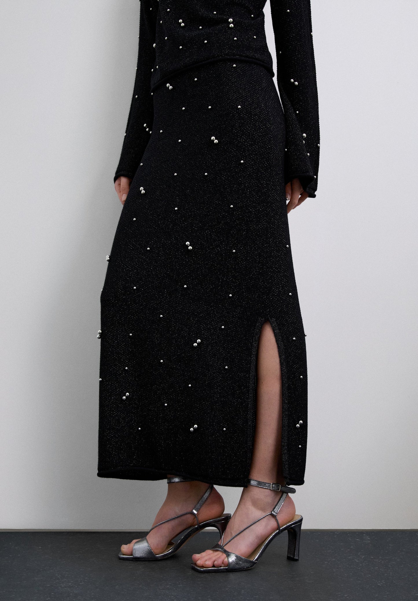 FALDA PUNTO DETALLES PERLAS