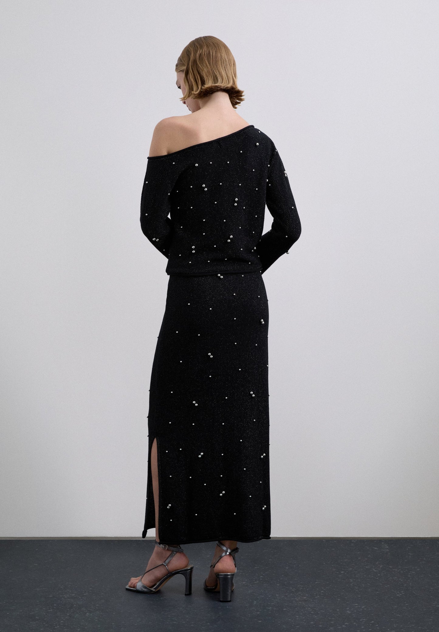 FALDA PUNTO DETALLES PERLAS