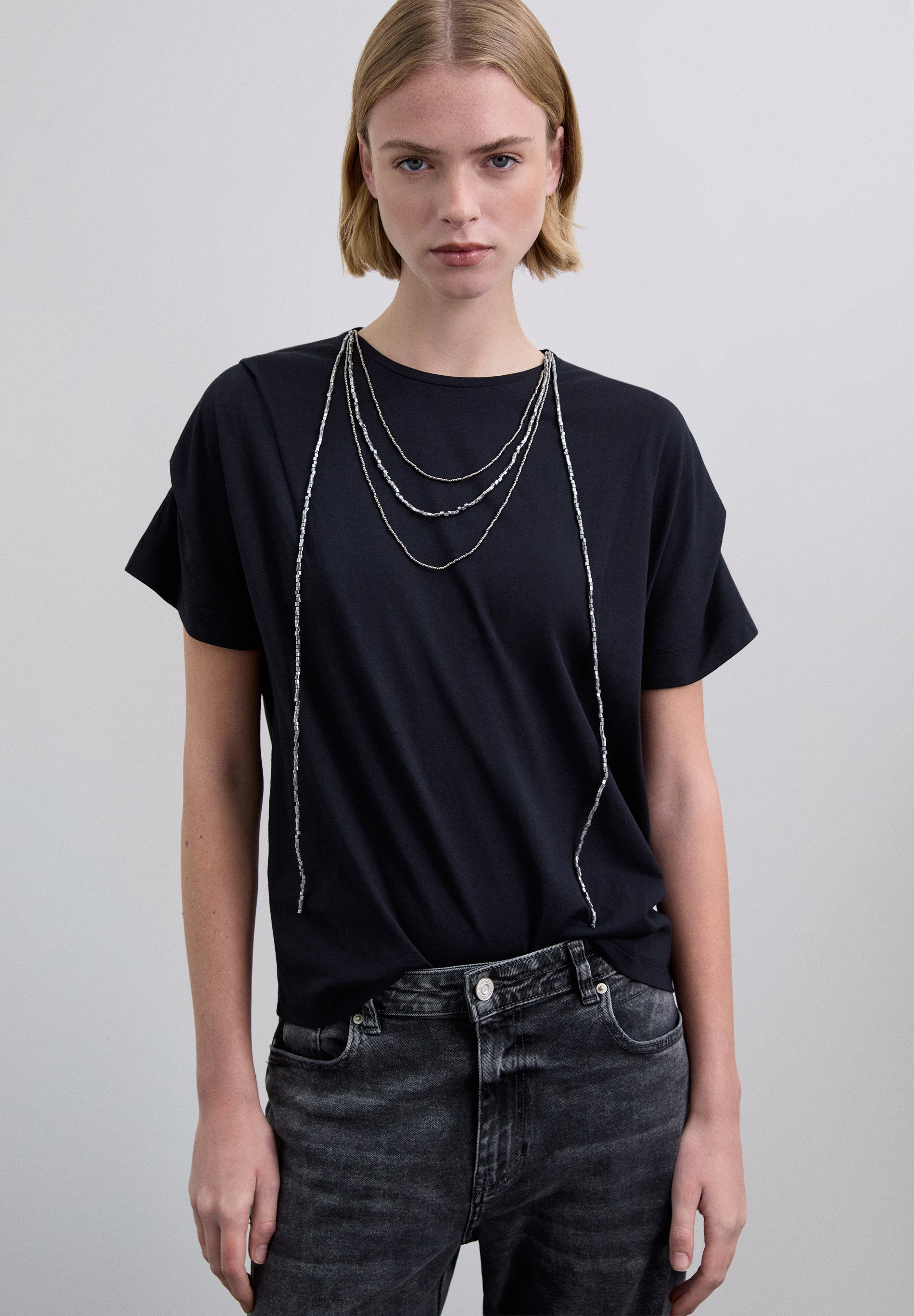 XM SCNECKLACE TEE - Scalpers
