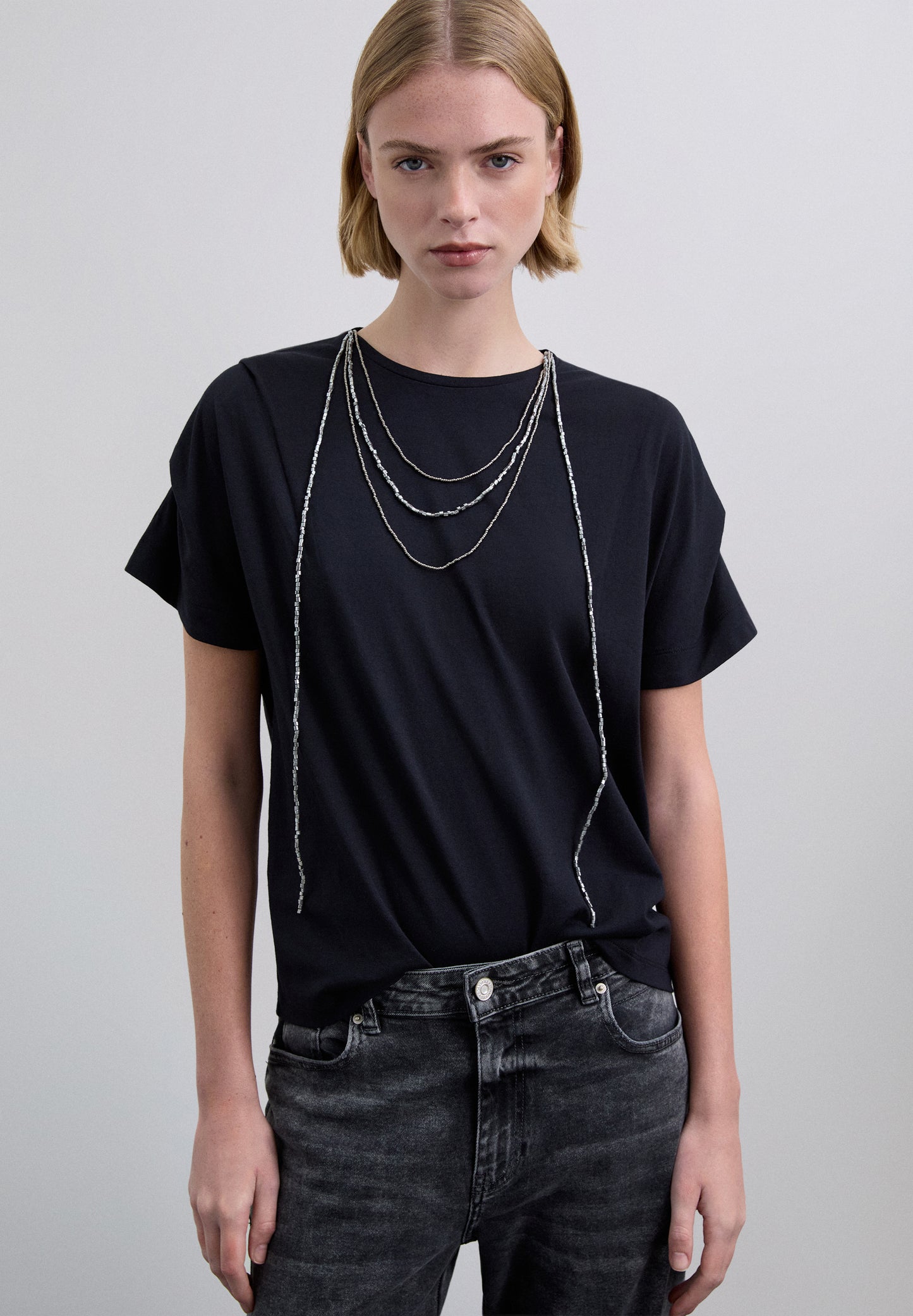 XM SCNECKLACE TEE