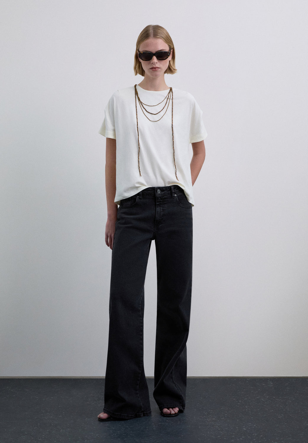 XM SCNECKLACE TEE - Scalpers