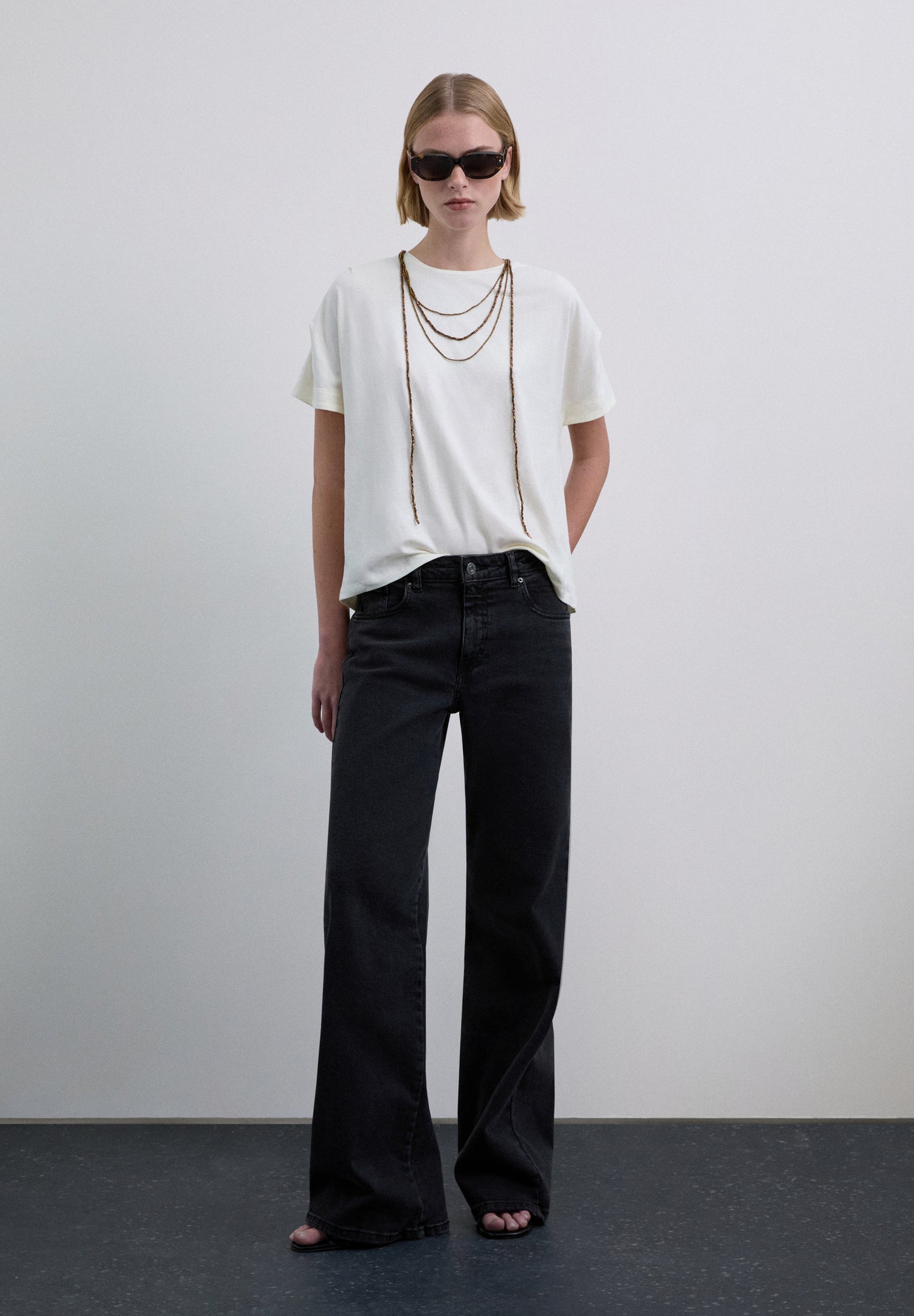 XM SCNECKLACE TEE - Scalpers