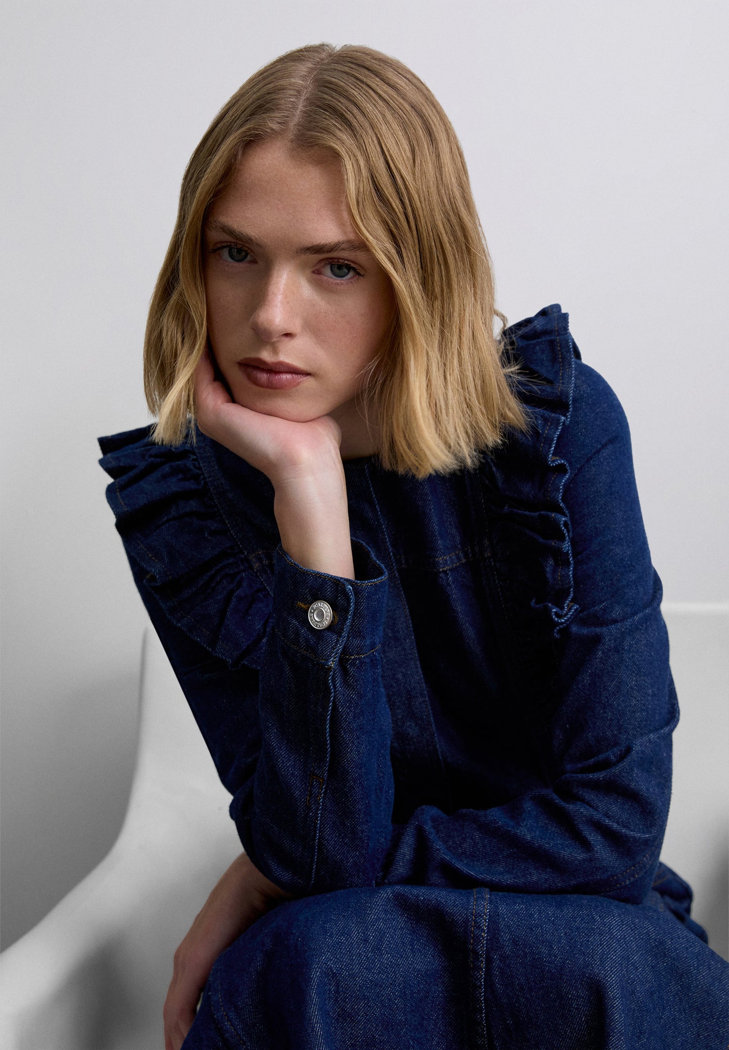 VESTIDO DENIM CON VOLANTE