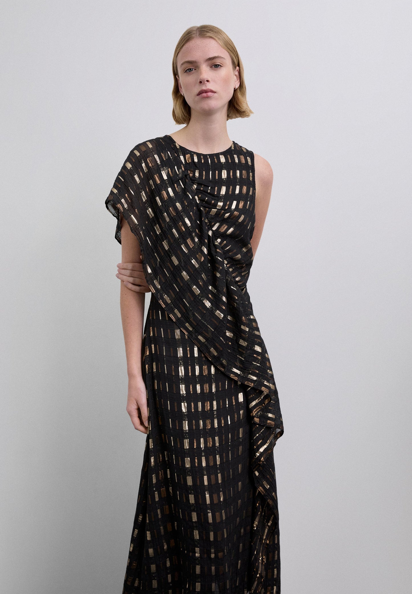 VESTIDO PRINT METALIZADO VOLANTE