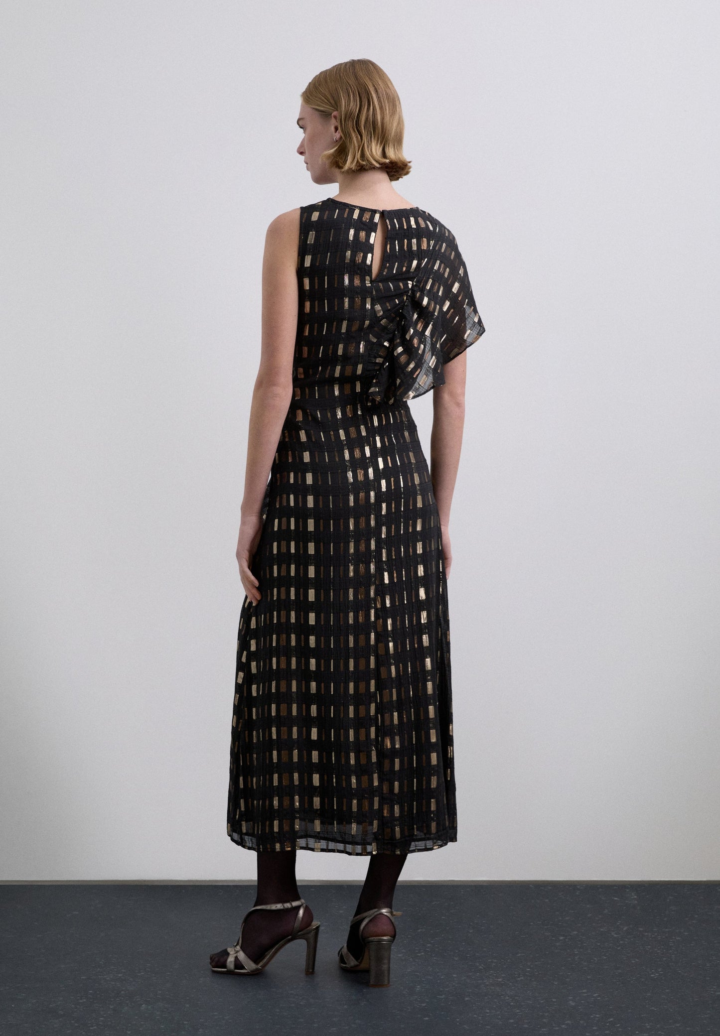 VESTIDO PRINT METALIZADO VOLANTE