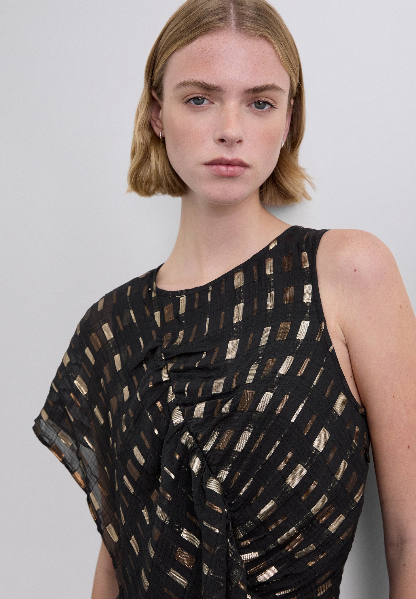 VESTIDO PRINT METALIZADO VOLANTE