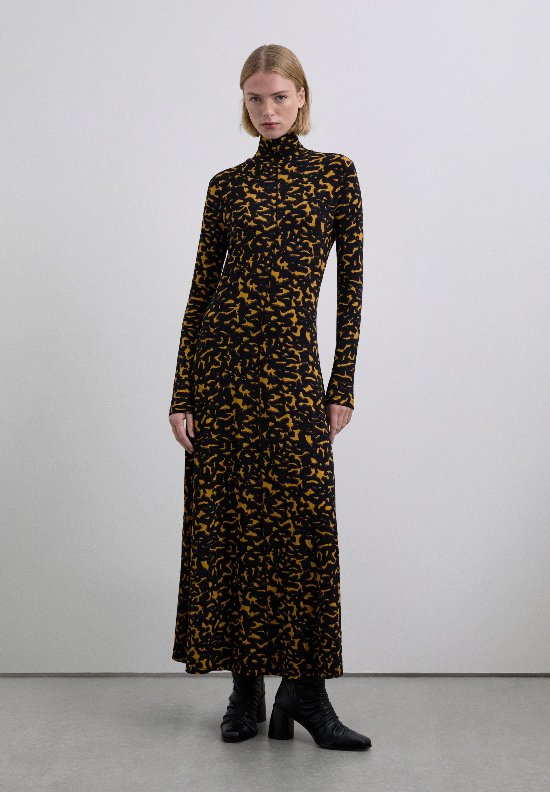 VESTIDO CUELLO PERKINS ESTAMPADO