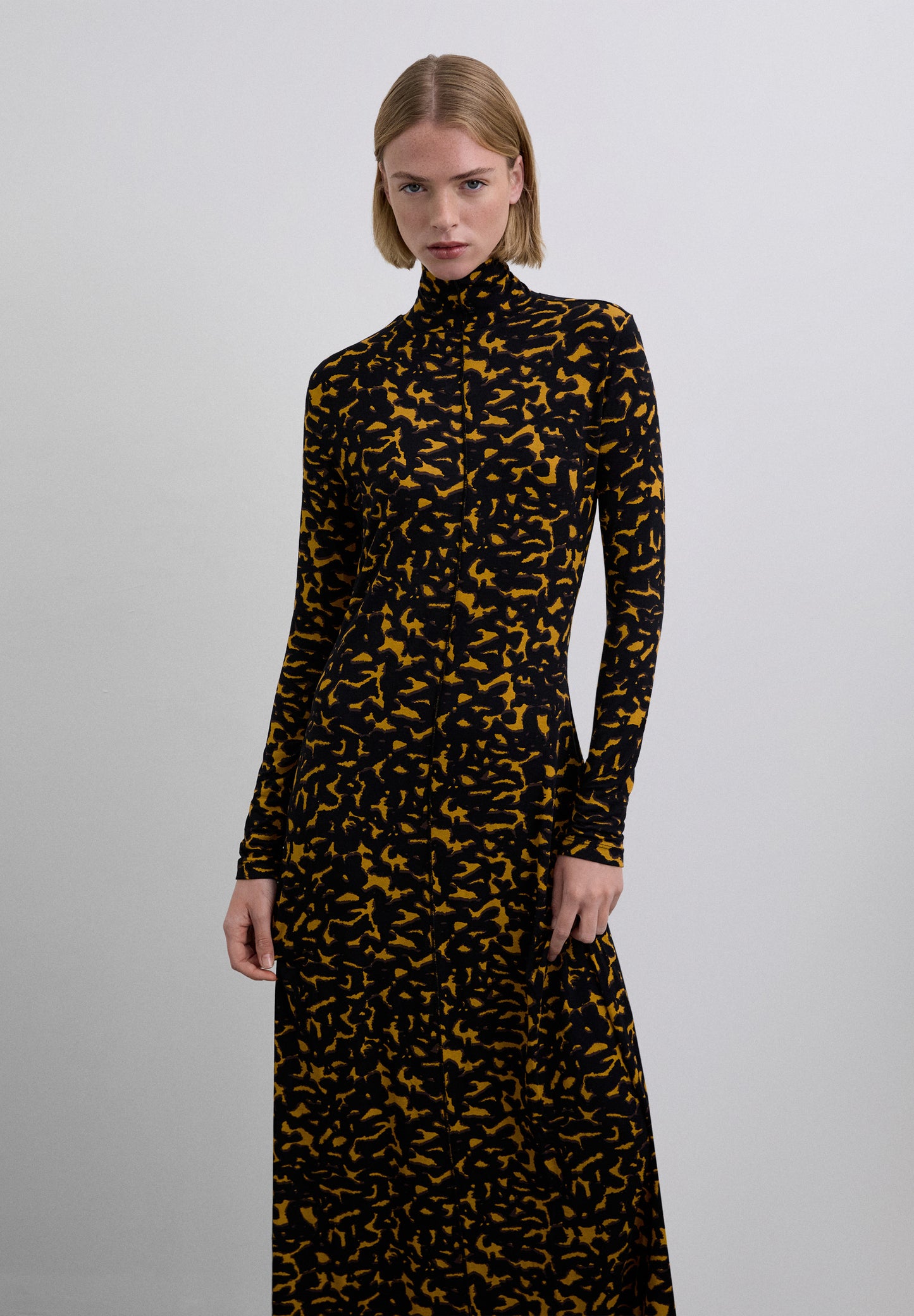 VESTIDO CUELLO PERKINS ESTAMPADO