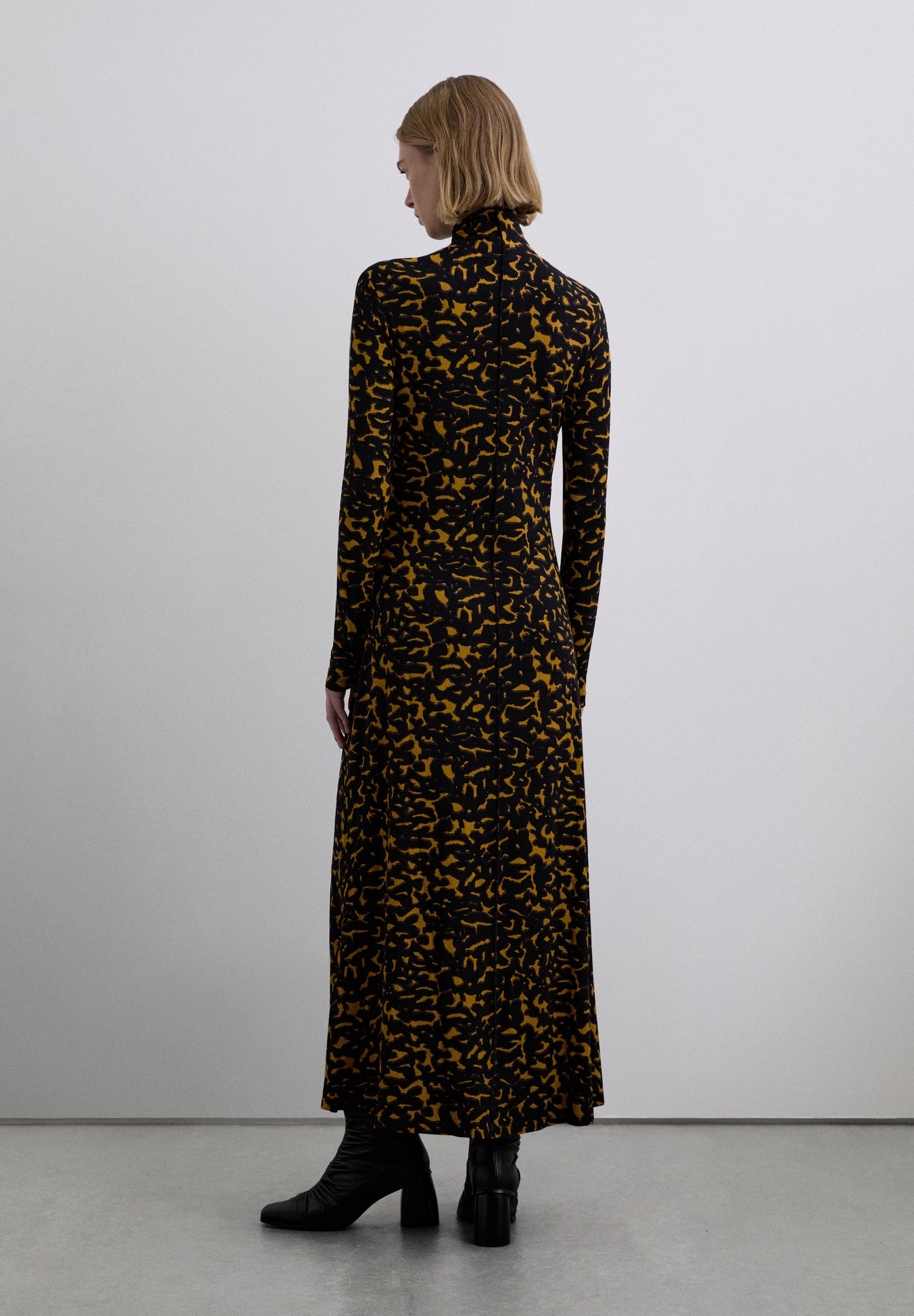 VESTIDO CUELLO PERKINS ESTAMPADO