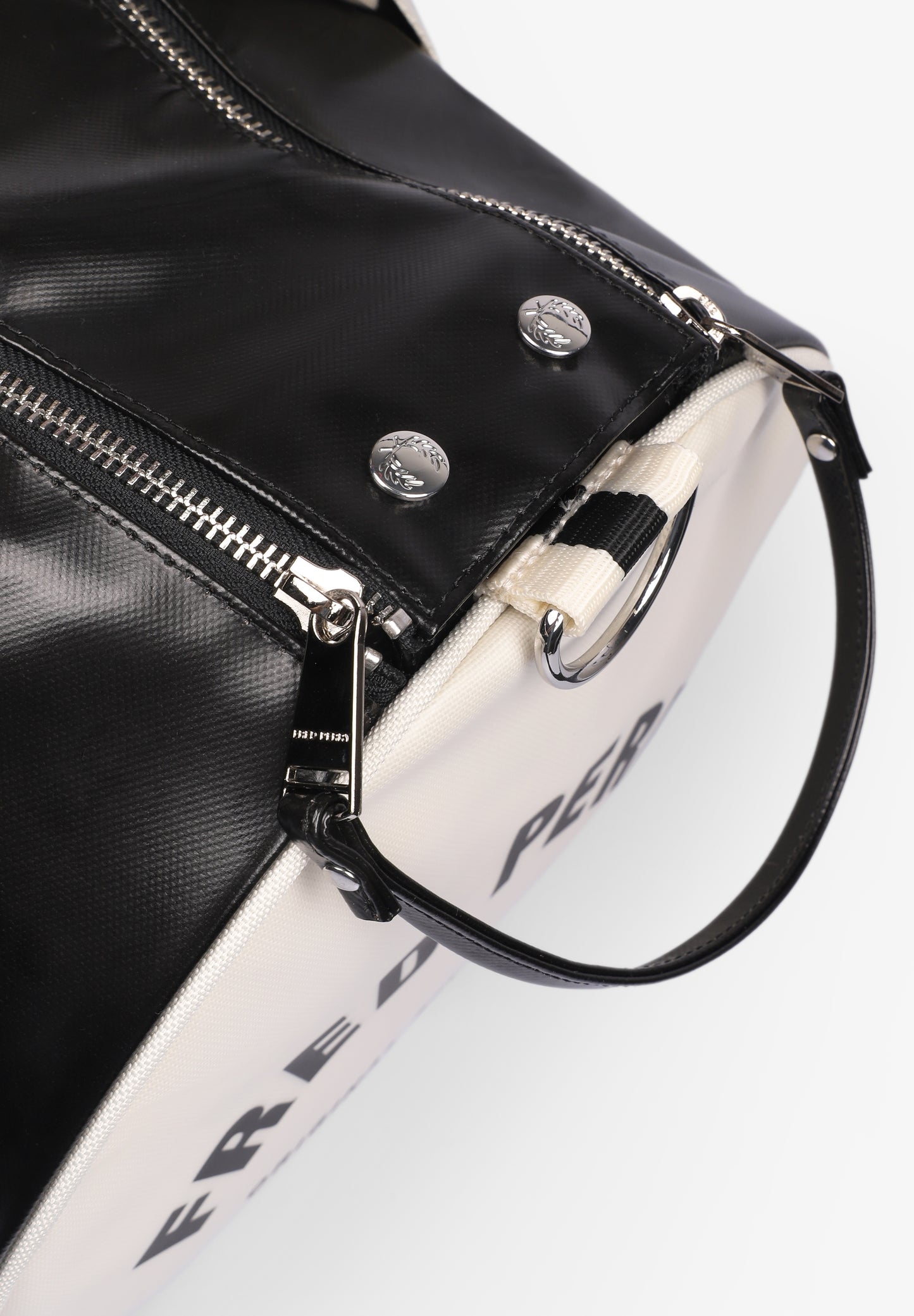 FRED PERRY | BOLSA CLASSIC BARREL