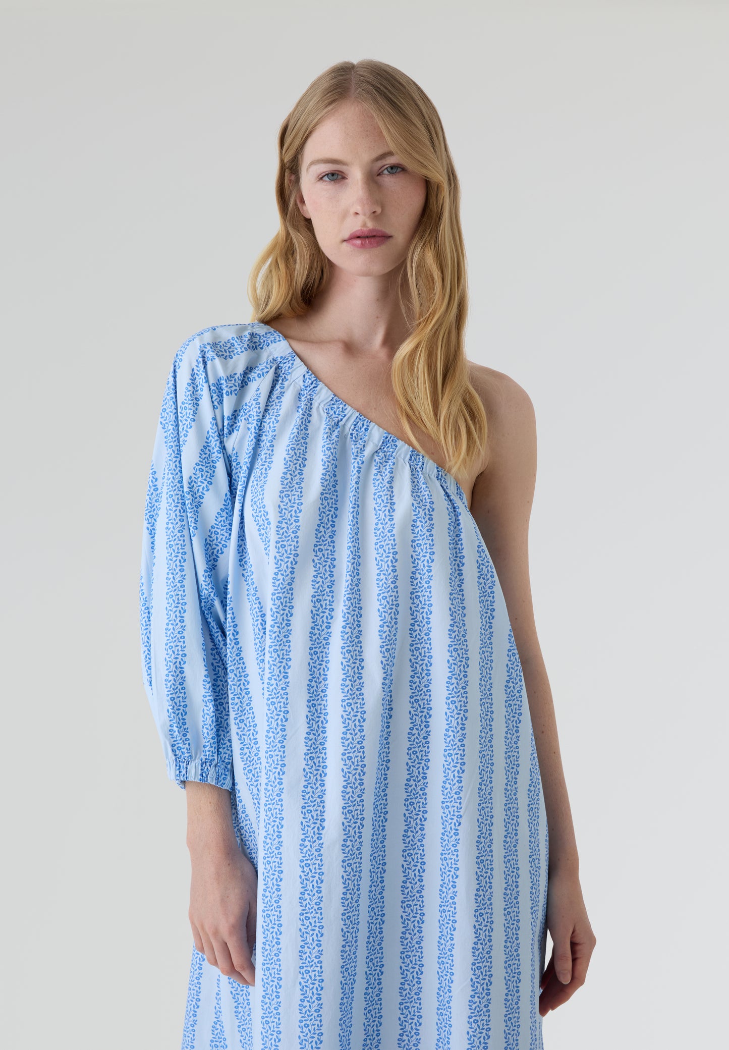 THE TINY BIG SISTER | VESTIDO HOMBRO ASIMETRICO