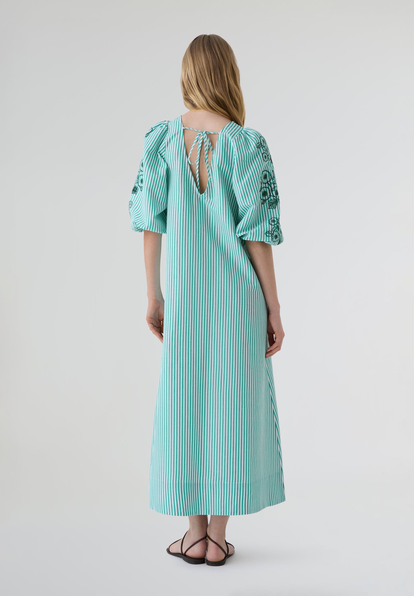 THE TINY BIG SISTER | VESTIDO MANGAS BORDADAS