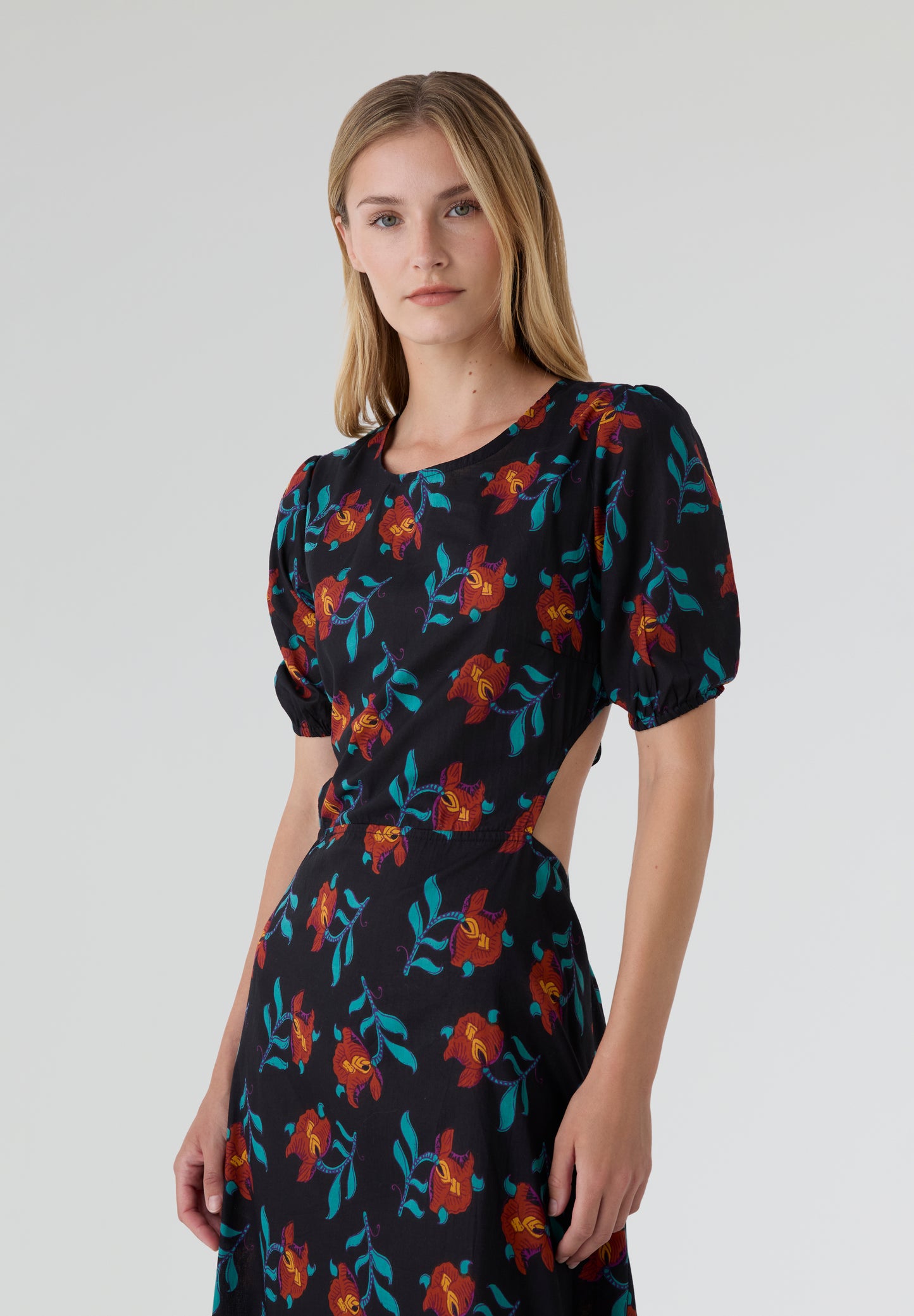 BABBAKI | VESTIDO BLACK FLOWERS