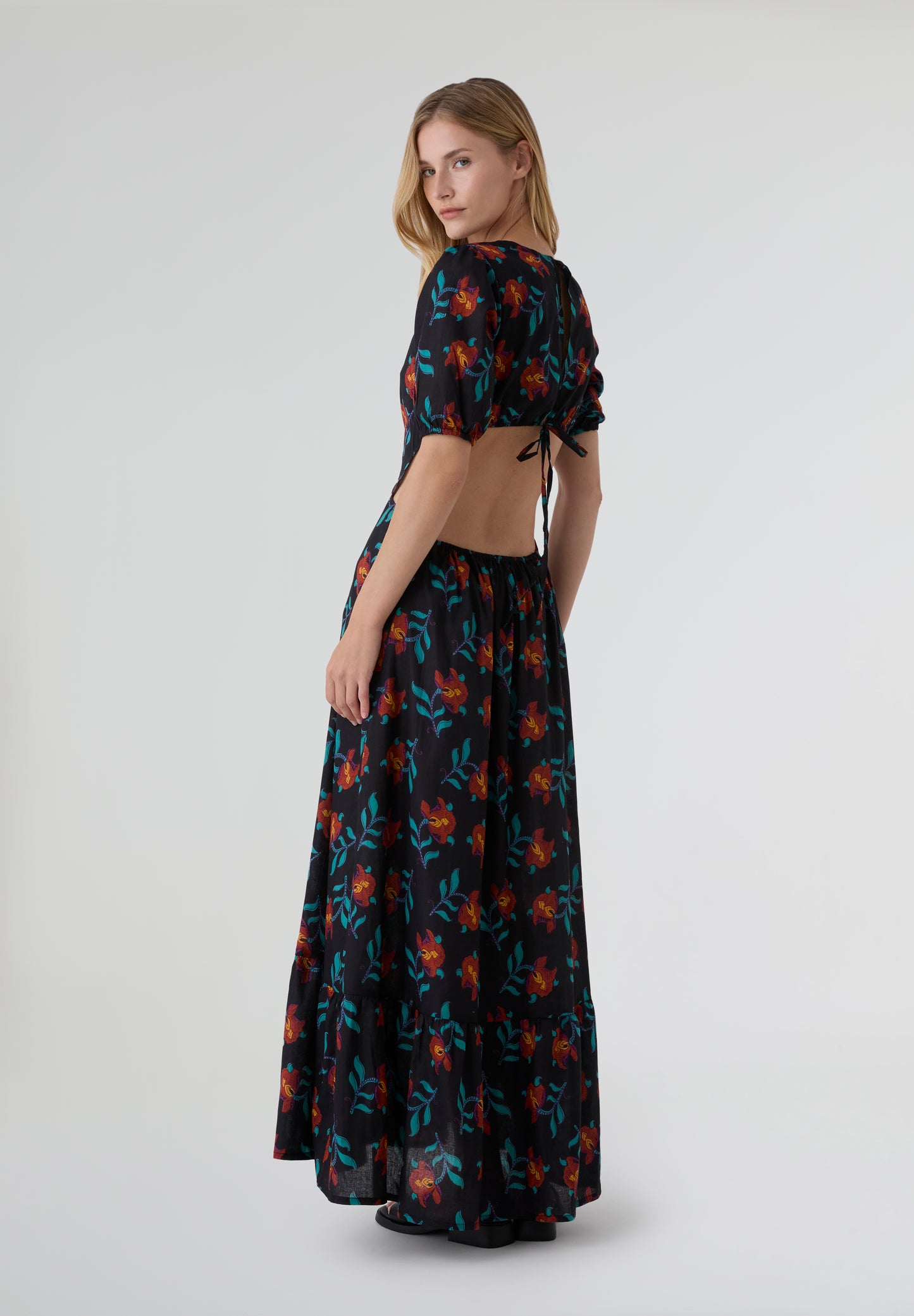 BABBAKI | VESTIDO BLACK FLOWERS